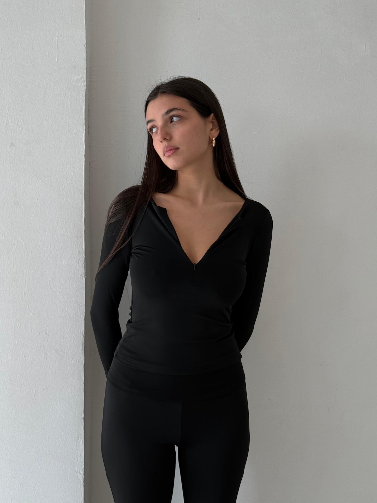 Black top with zipper