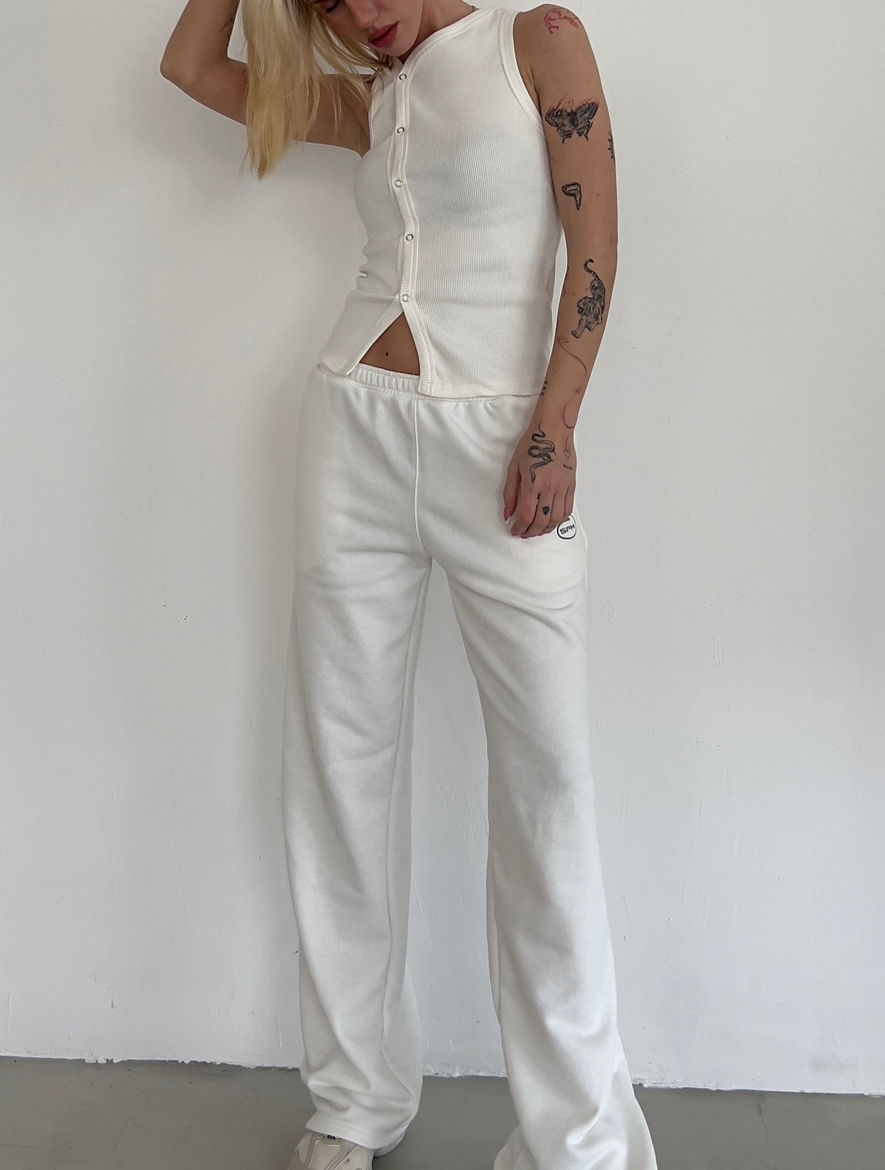 Milky tank top with buttons