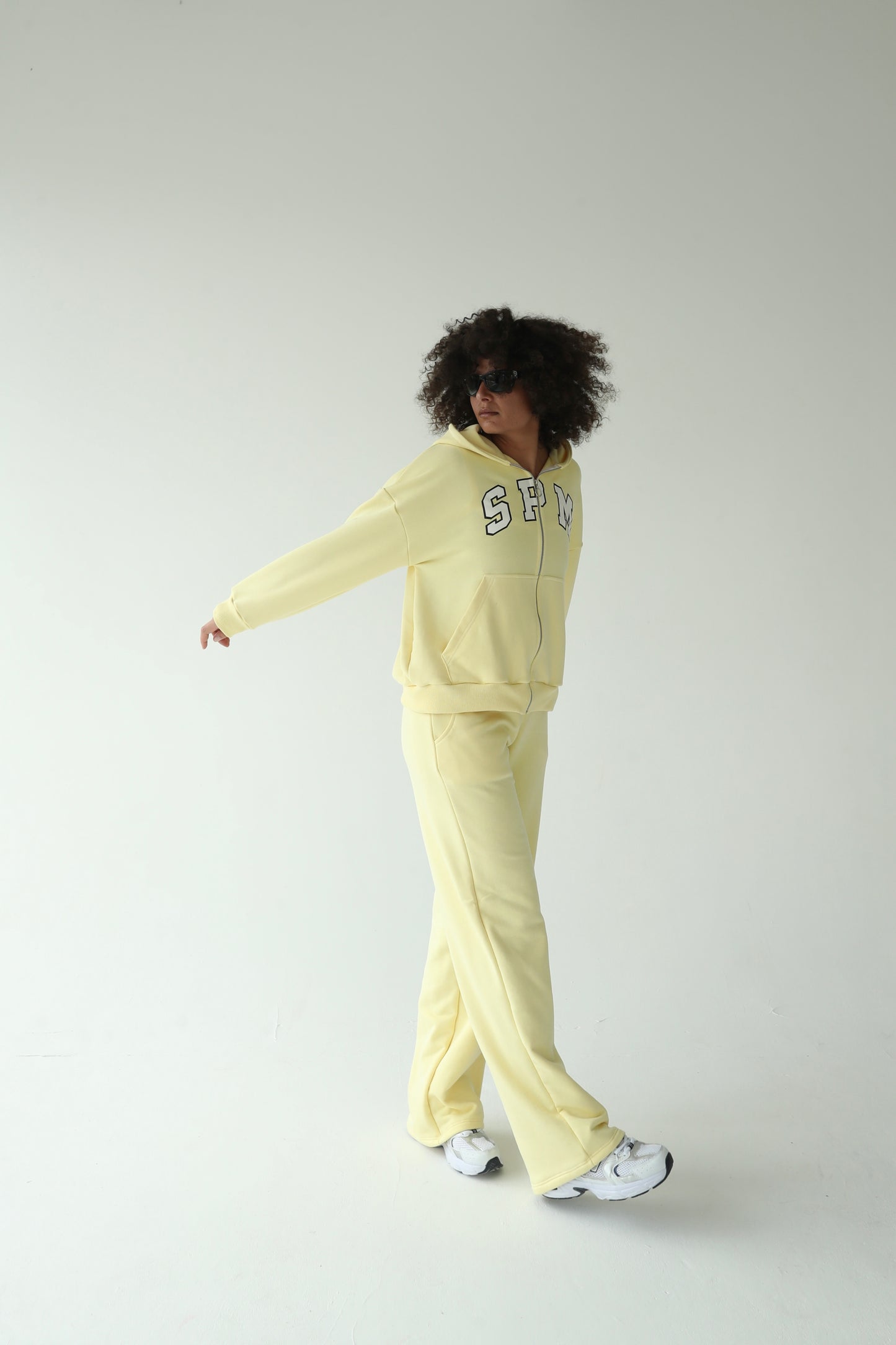 ლიმონისფერი სწორი სპორტული შარვალი