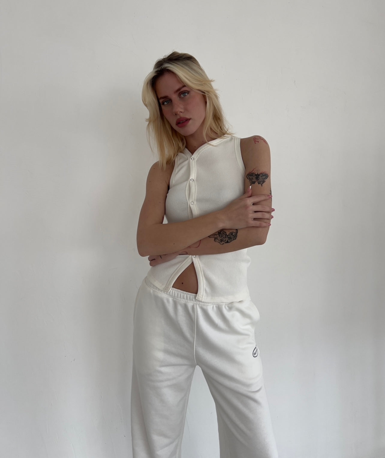 Milky tank top with buttons
