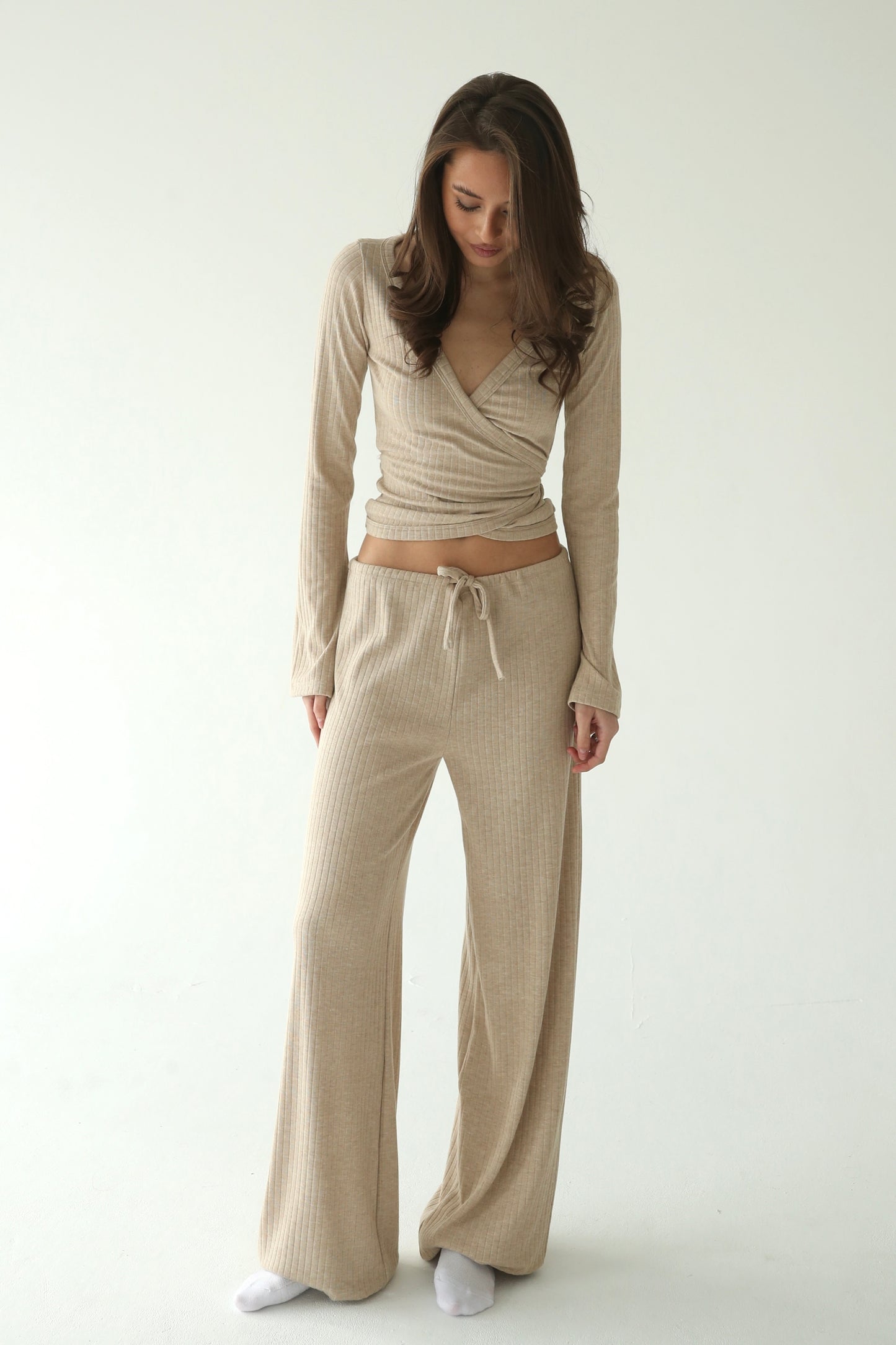 ვანილისფერი ნაქსოვი შარვალი