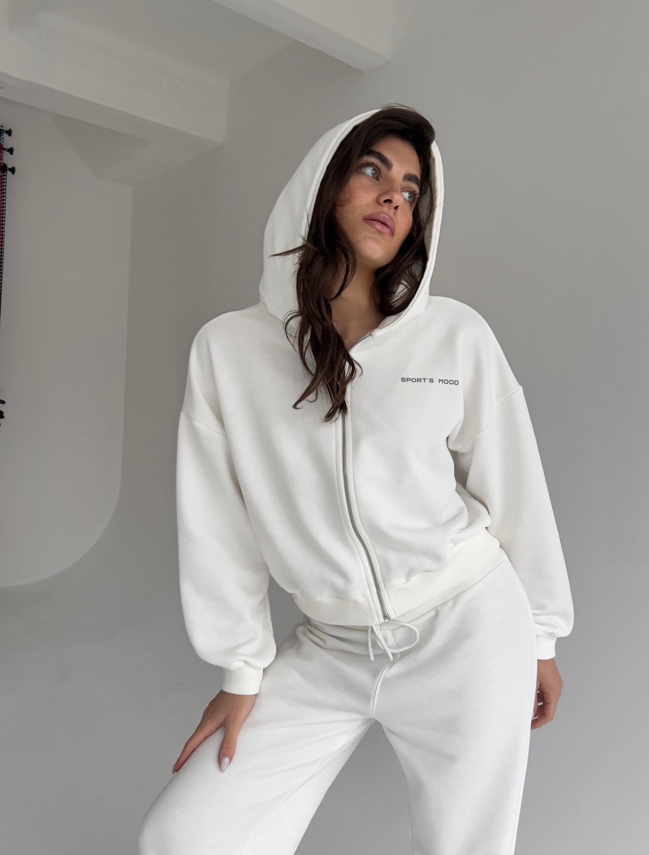 Milky, short zip-up hoodie