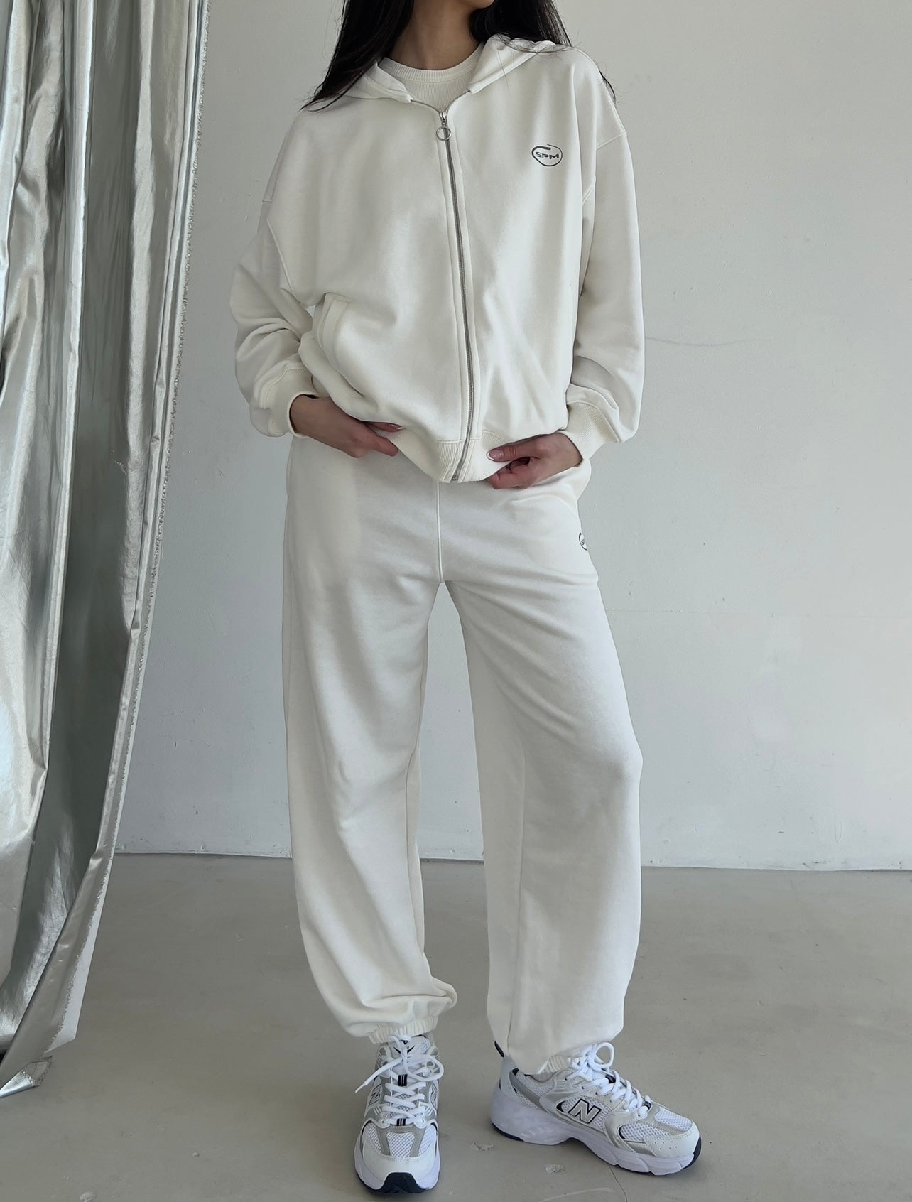 Milky oversize zip-up hoodie