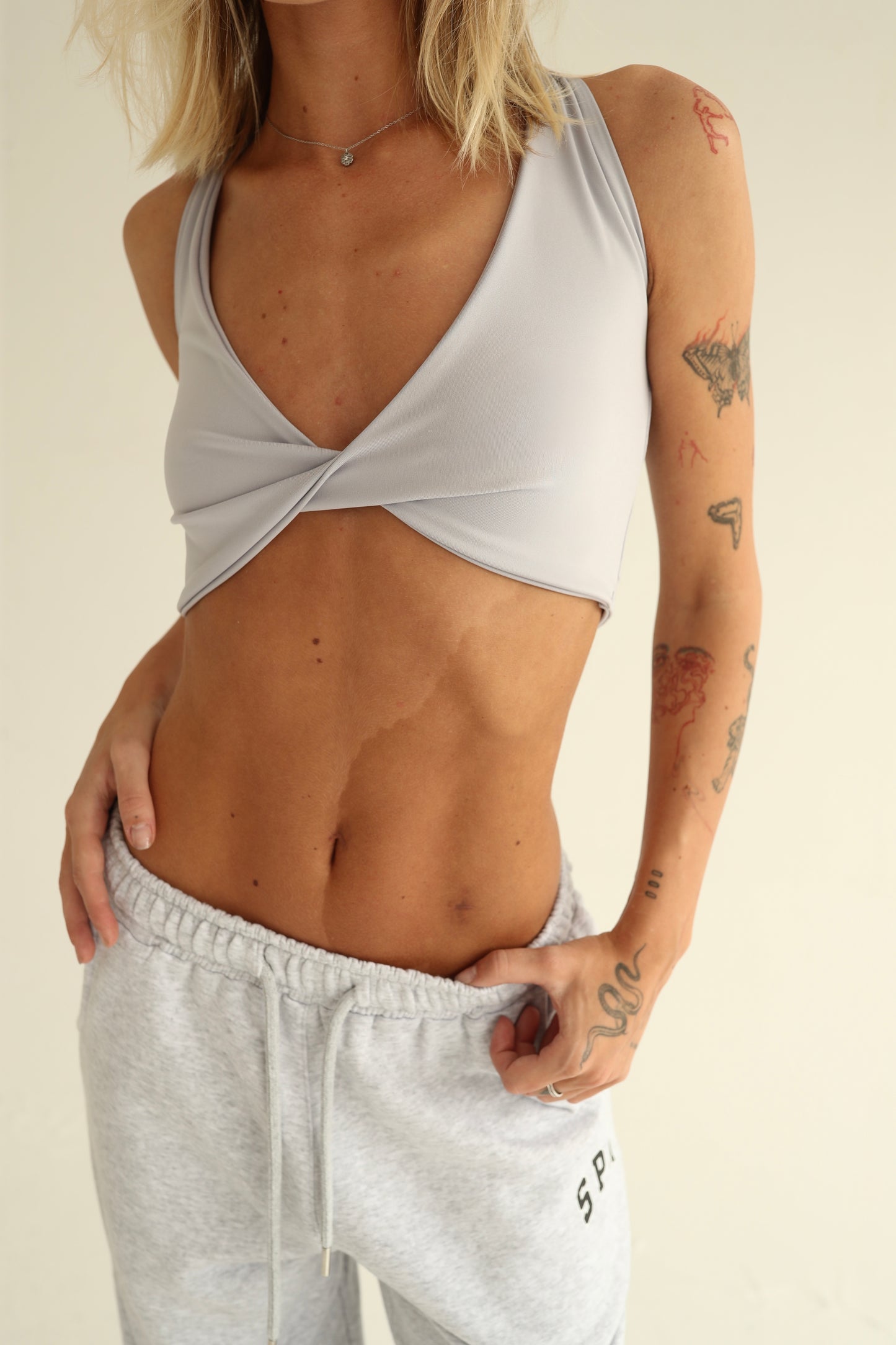 Ghost gray twisted top