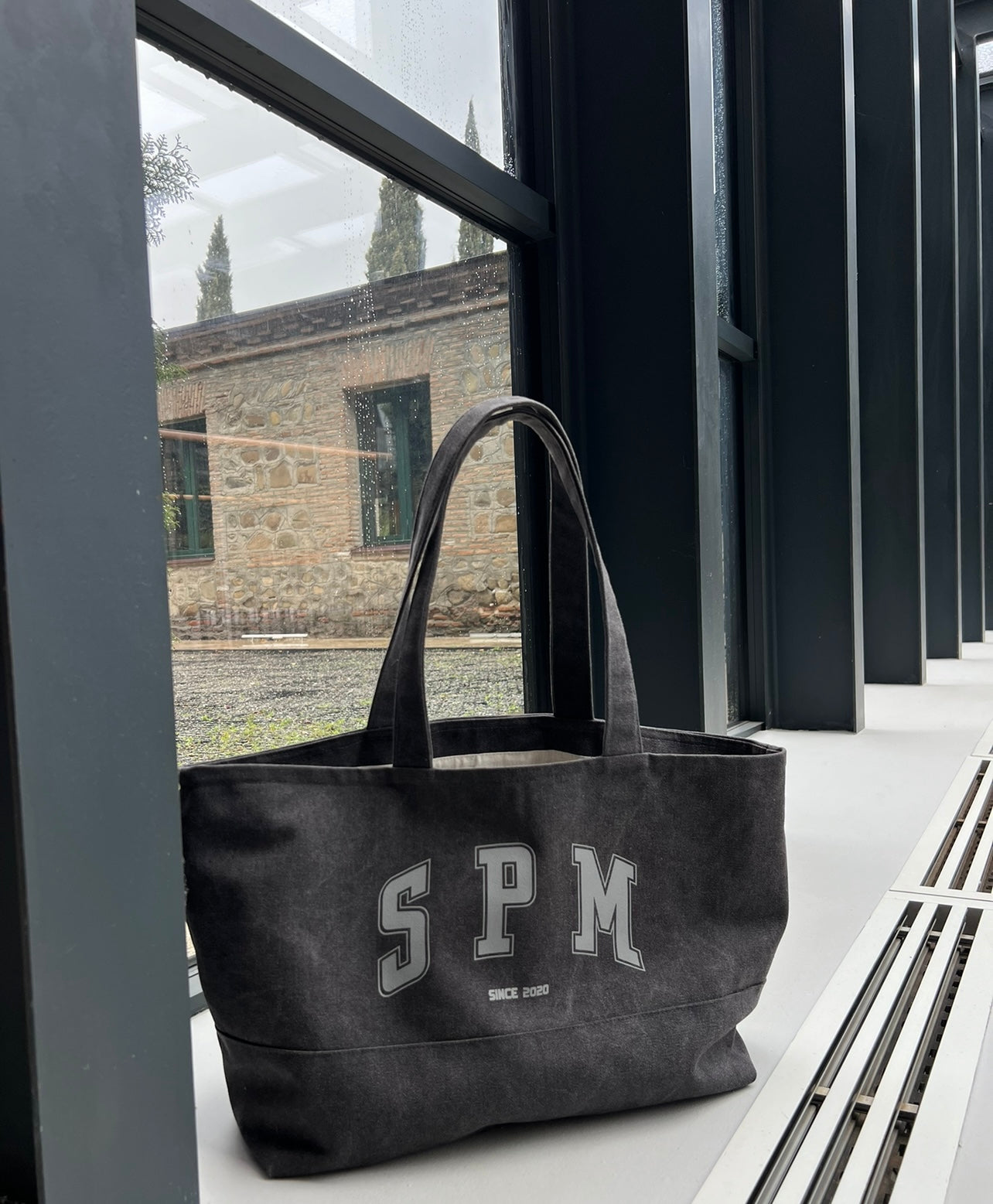 Concrete color tote bag