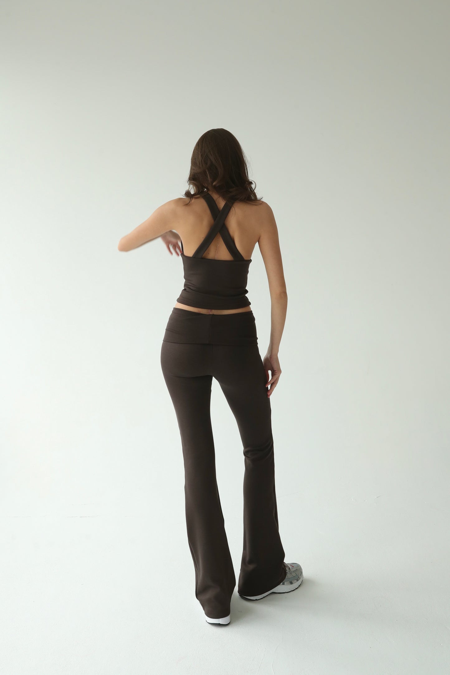 მუქი ყავისფერი ლეგინსი რეგულირებადი წელით