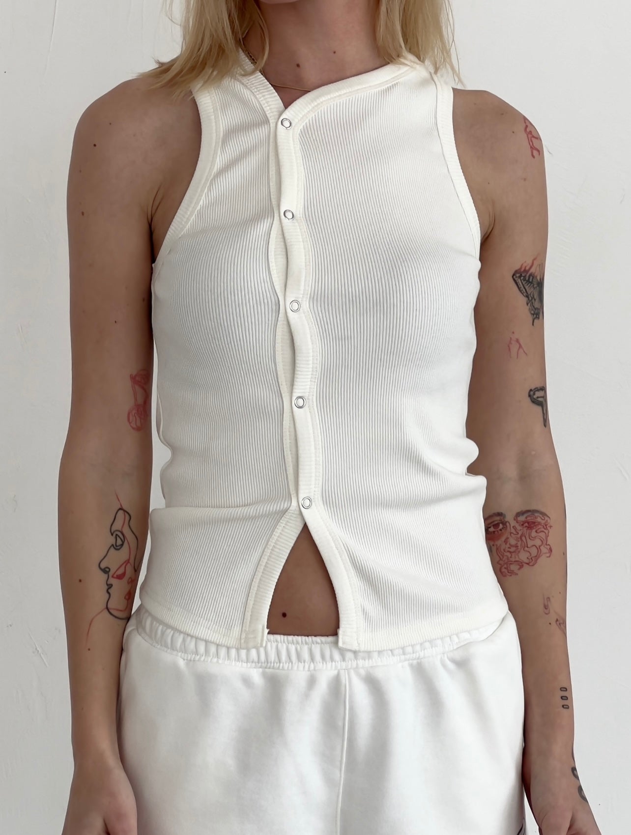 Milky tank top with buttons