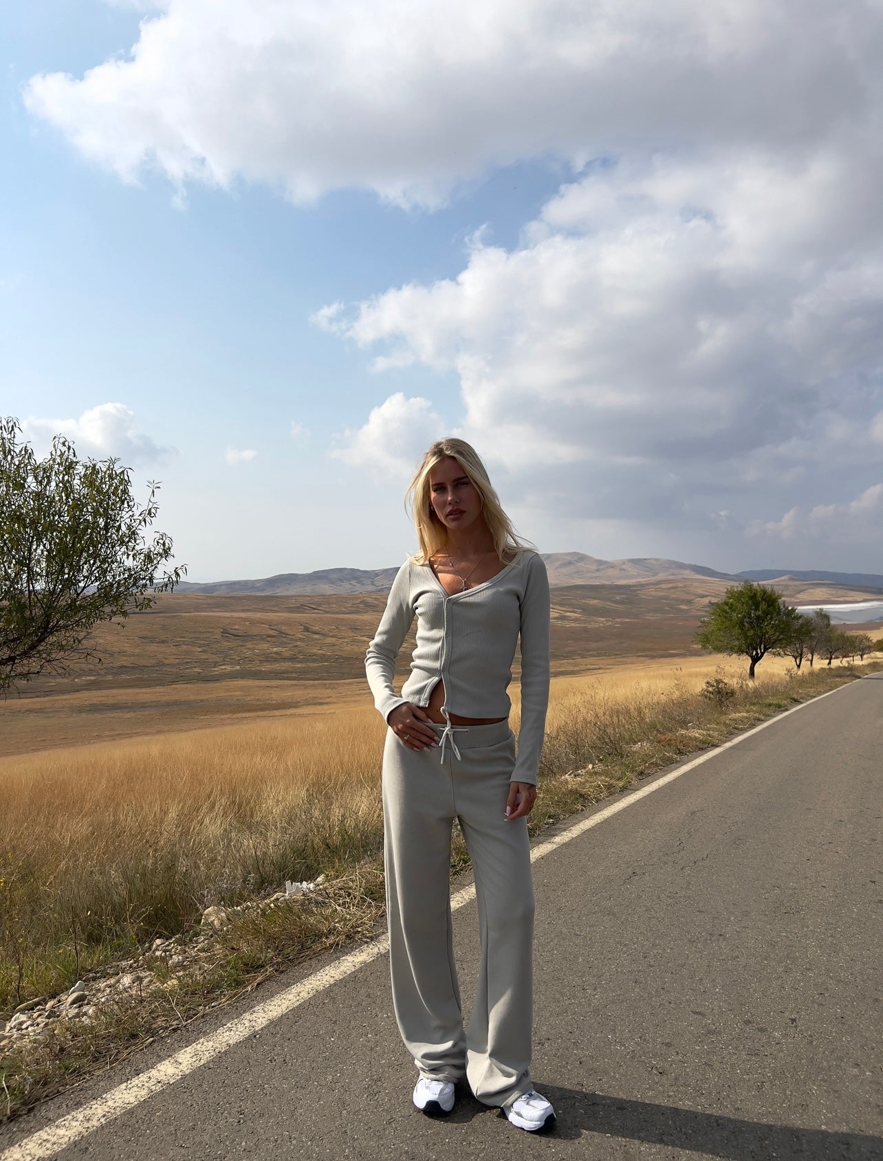 Dust gray straight sweatpants with ribbed-knit waist