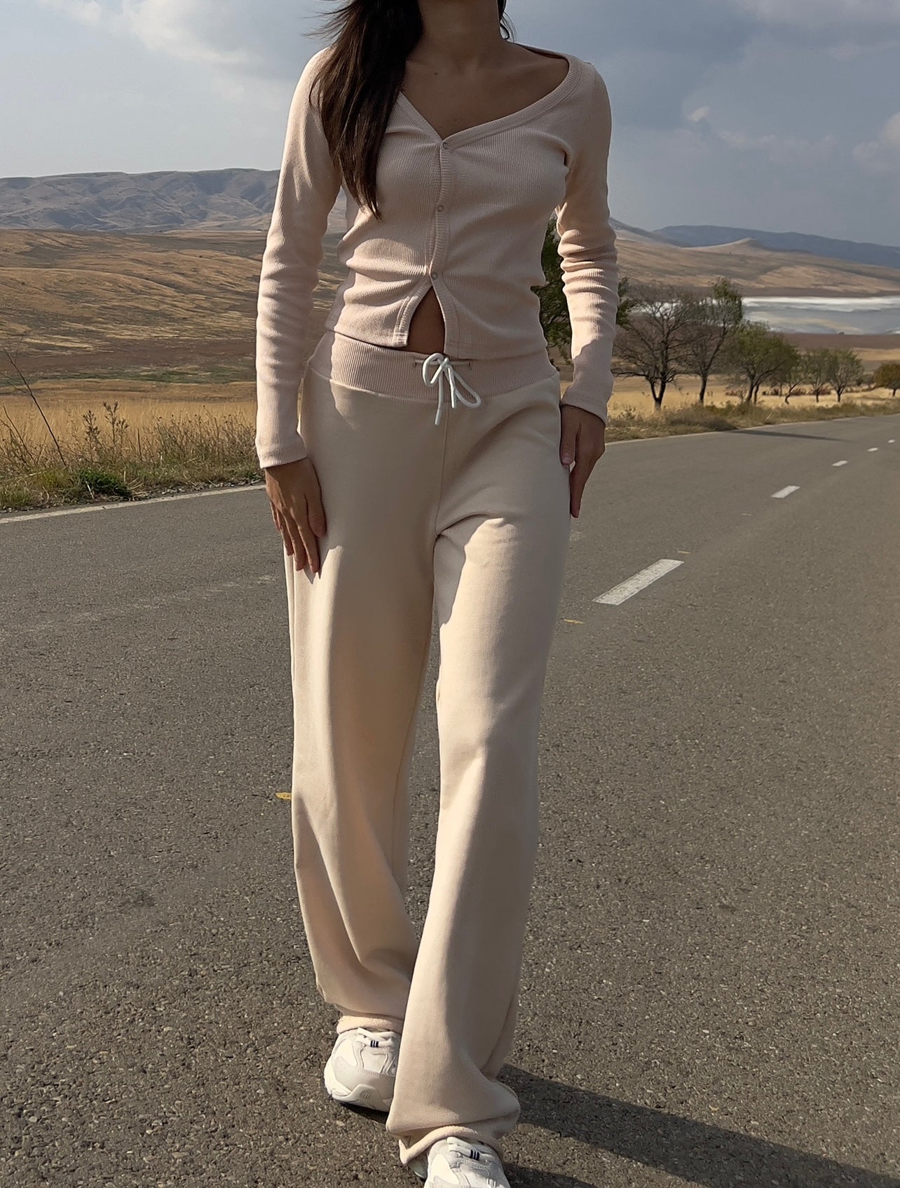 Beige straight straight sweatpants with ribbed-knit waist