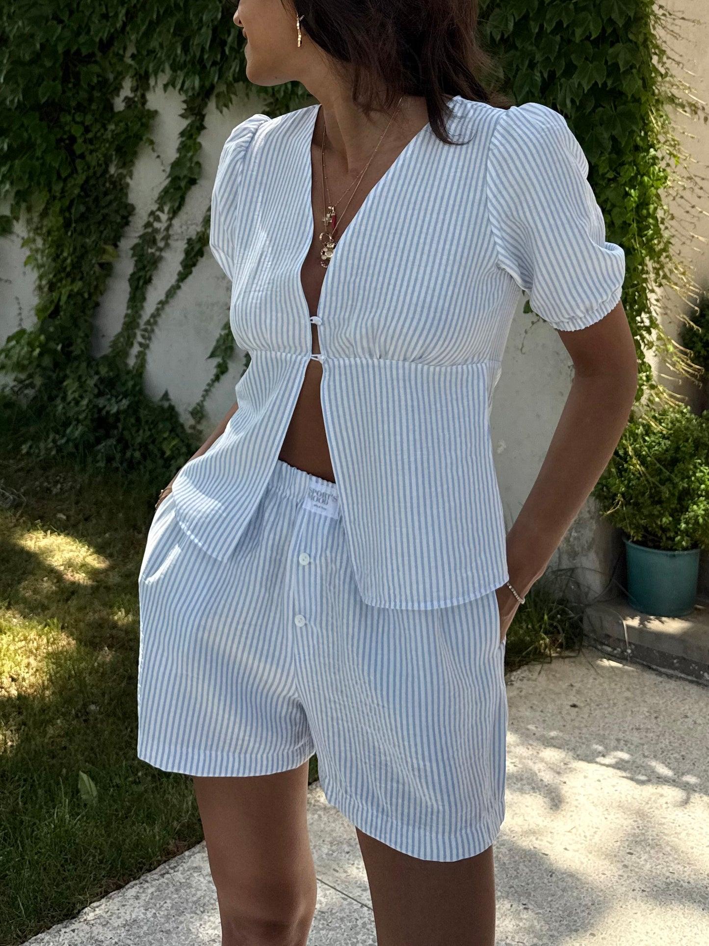 Linen shorts with baby blue stripes