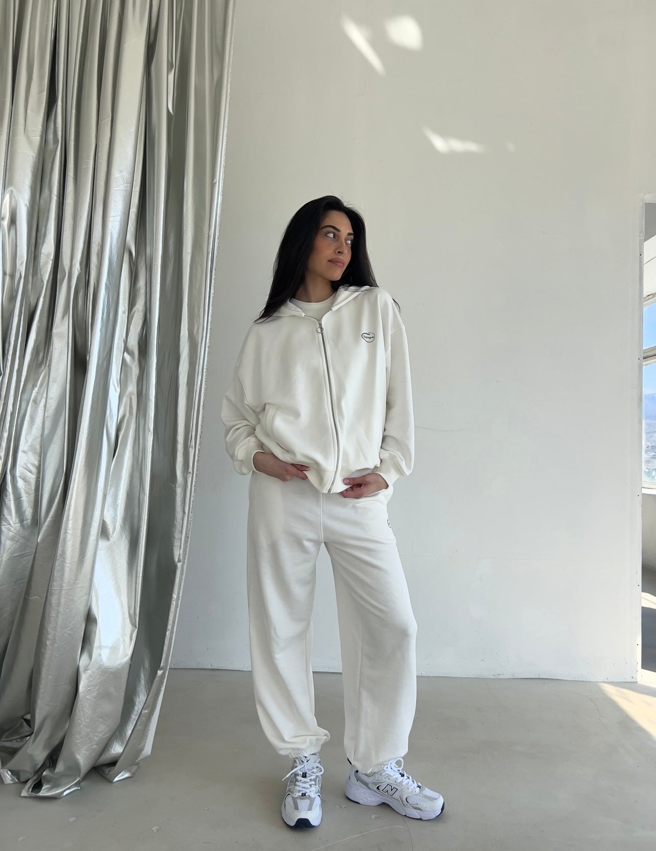 Milky oversize zip-up hoodie