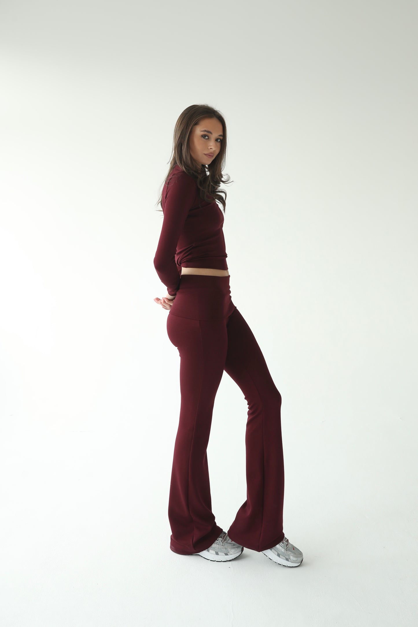 შინდისფერი გრძელმკლავიანი მაისური