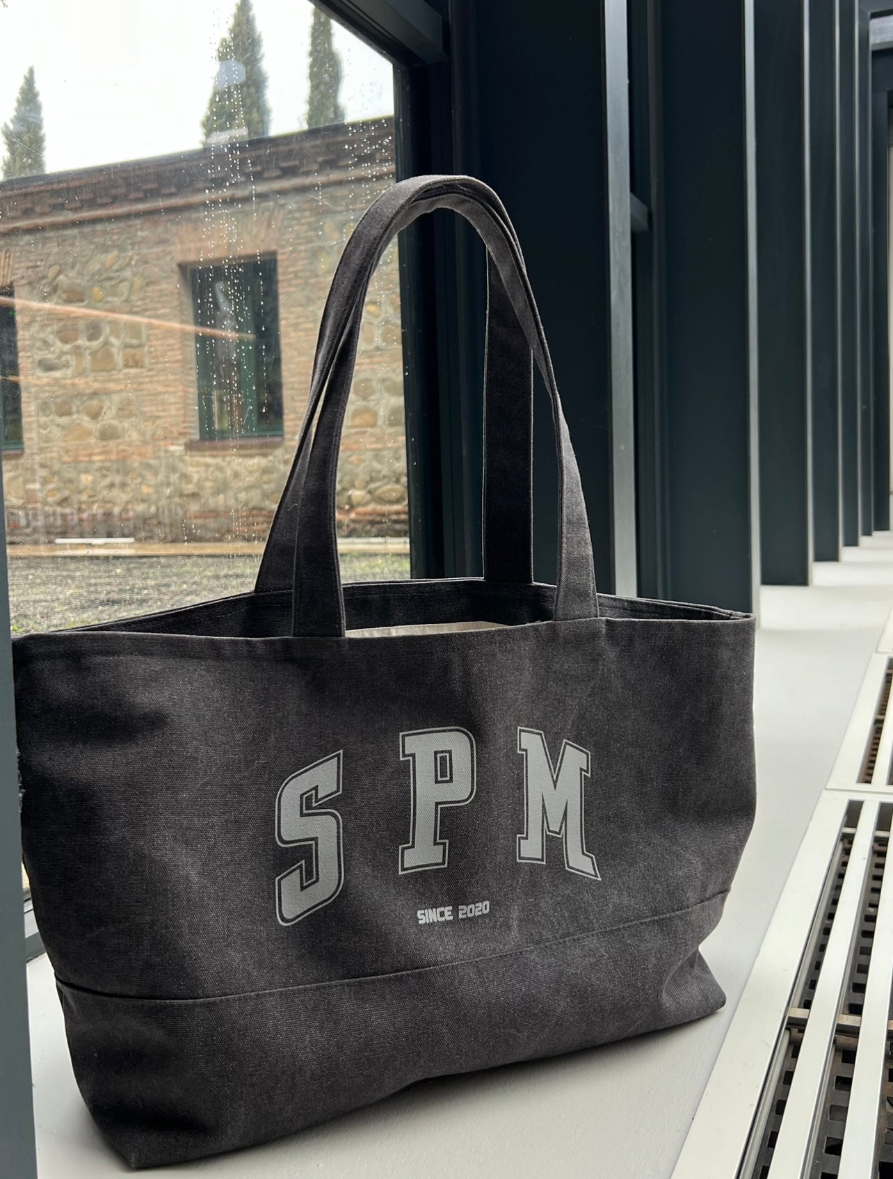 Concrete color tote bag