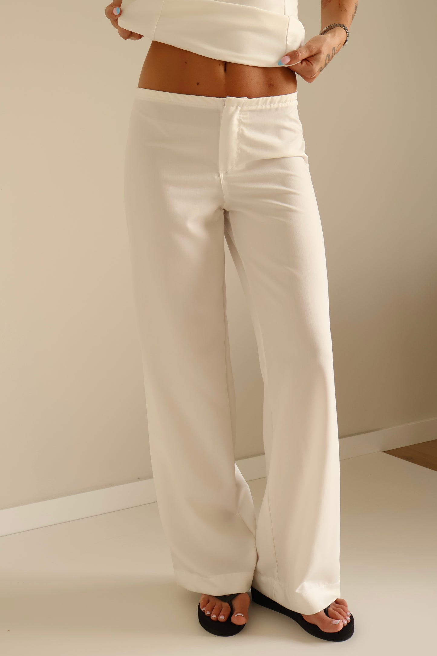White relaxed Mid-Rise Trousers