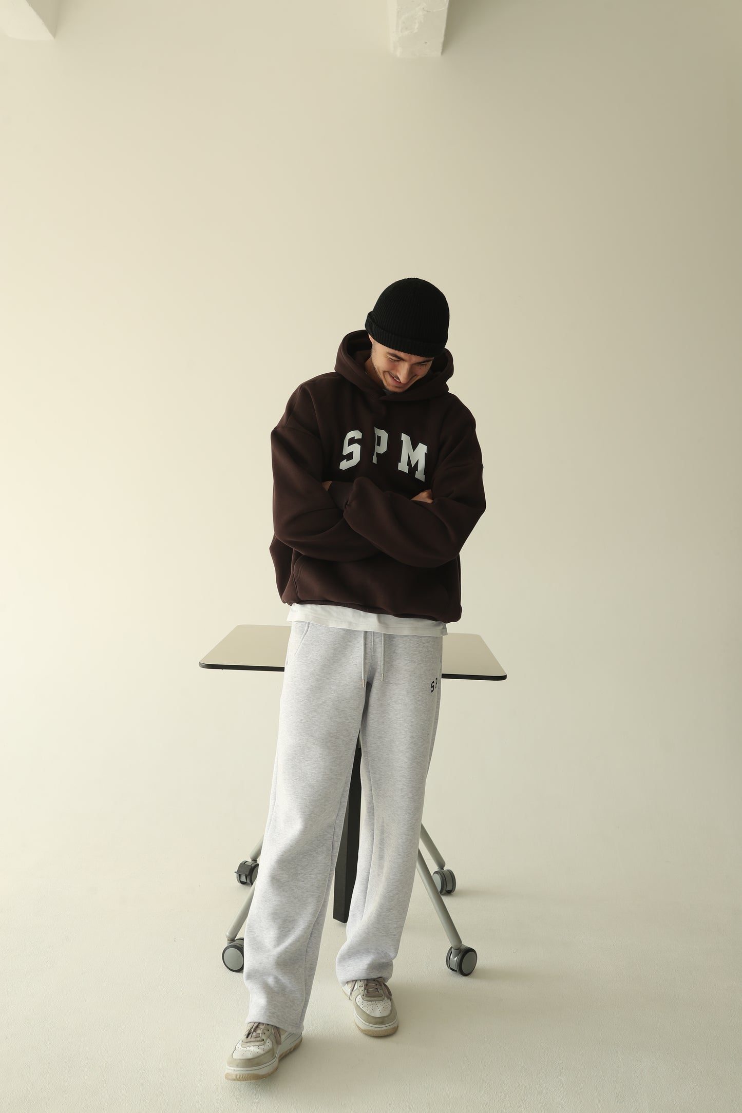 ყავისფერი დათბილული ჰუდი