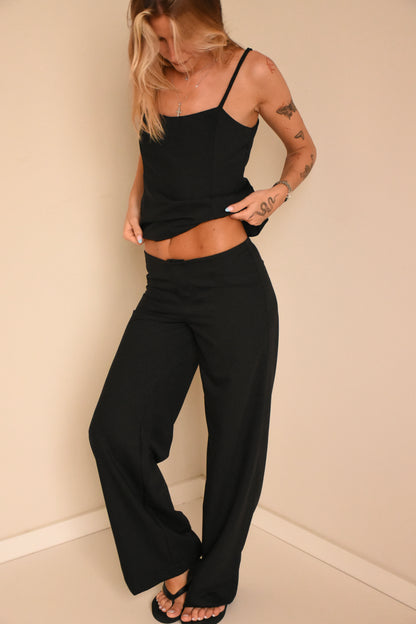 Black relaxed Mid-Rise Trousers