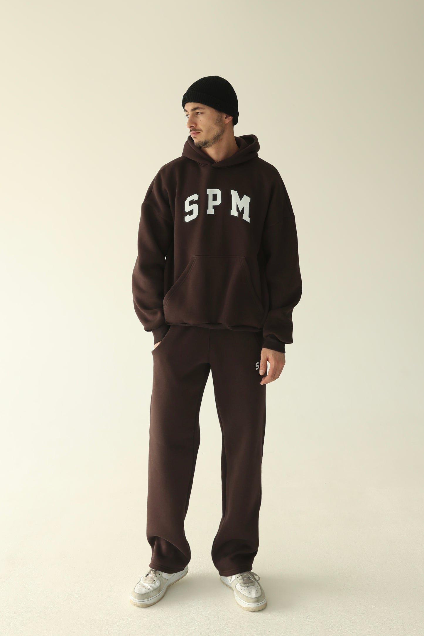 ყავისფერი დათბილული ჰუდი