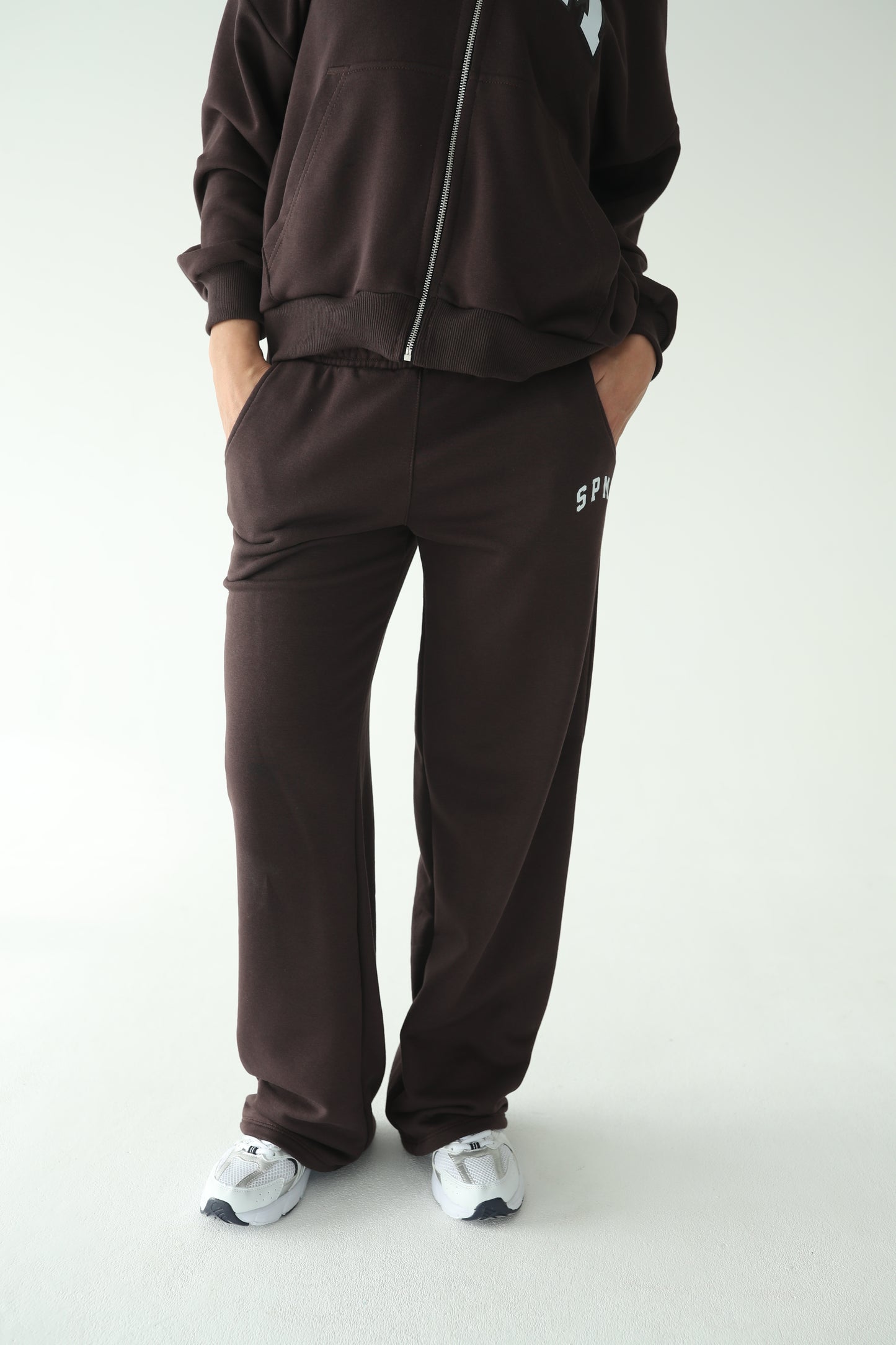 მუქი ყავისფერი ოვერსაიზ ჟაკეტი