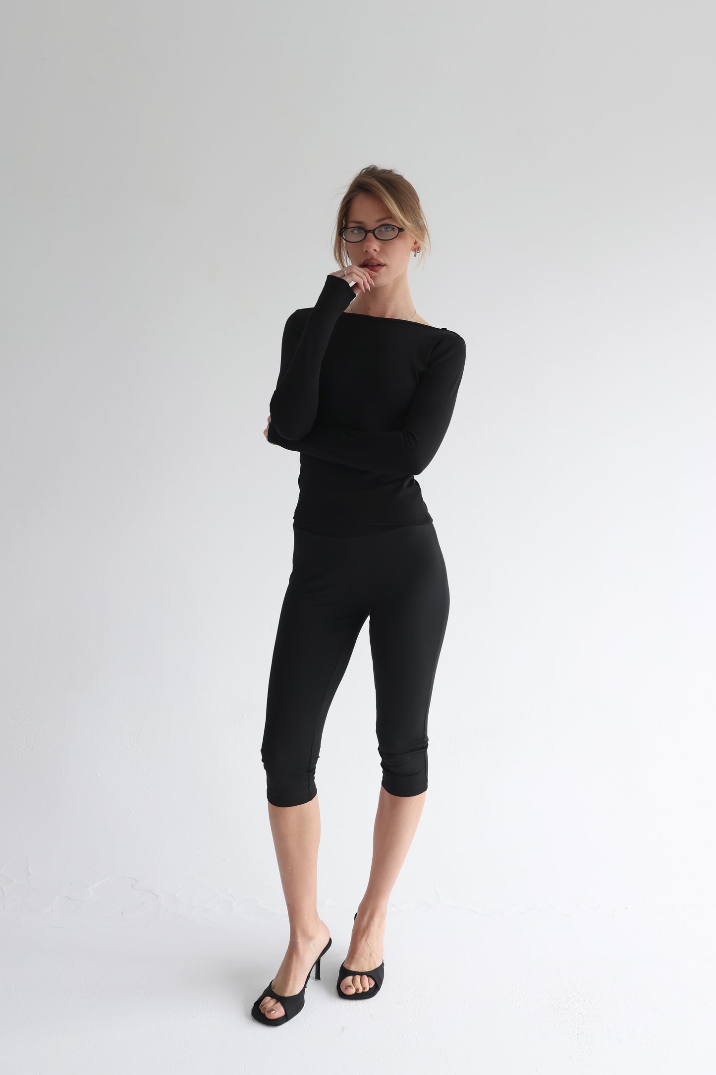 Black capri pants