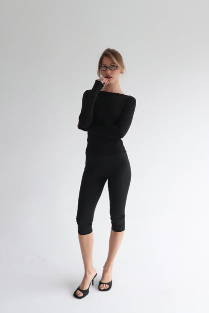 Black capri pants