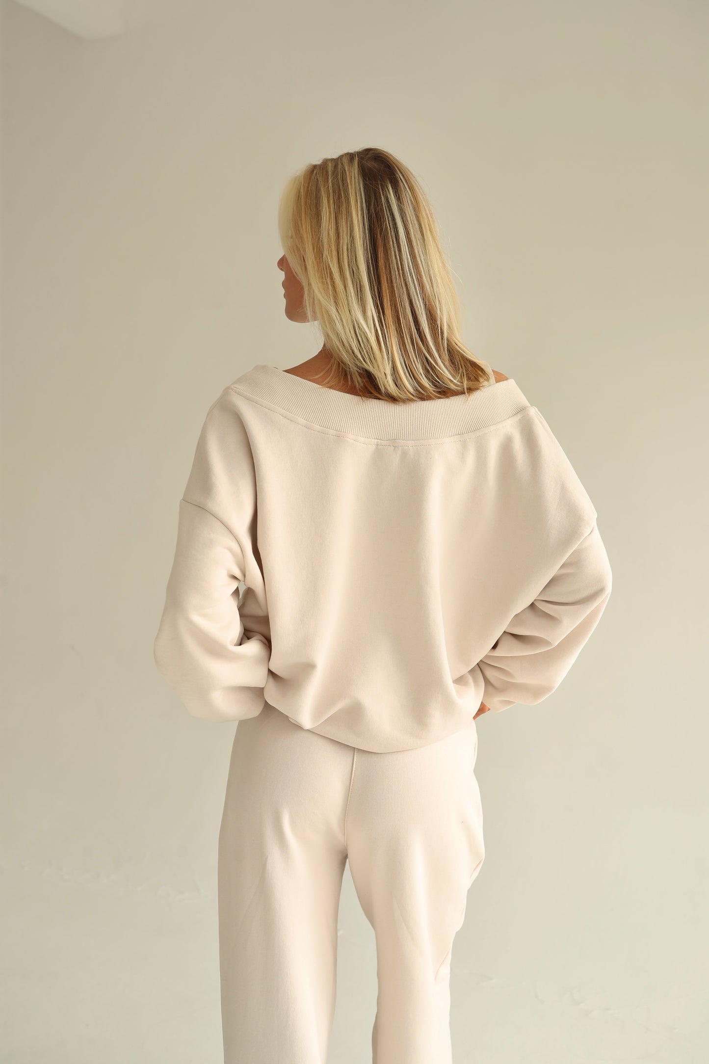 Vanilla cream V neck sweatshirt