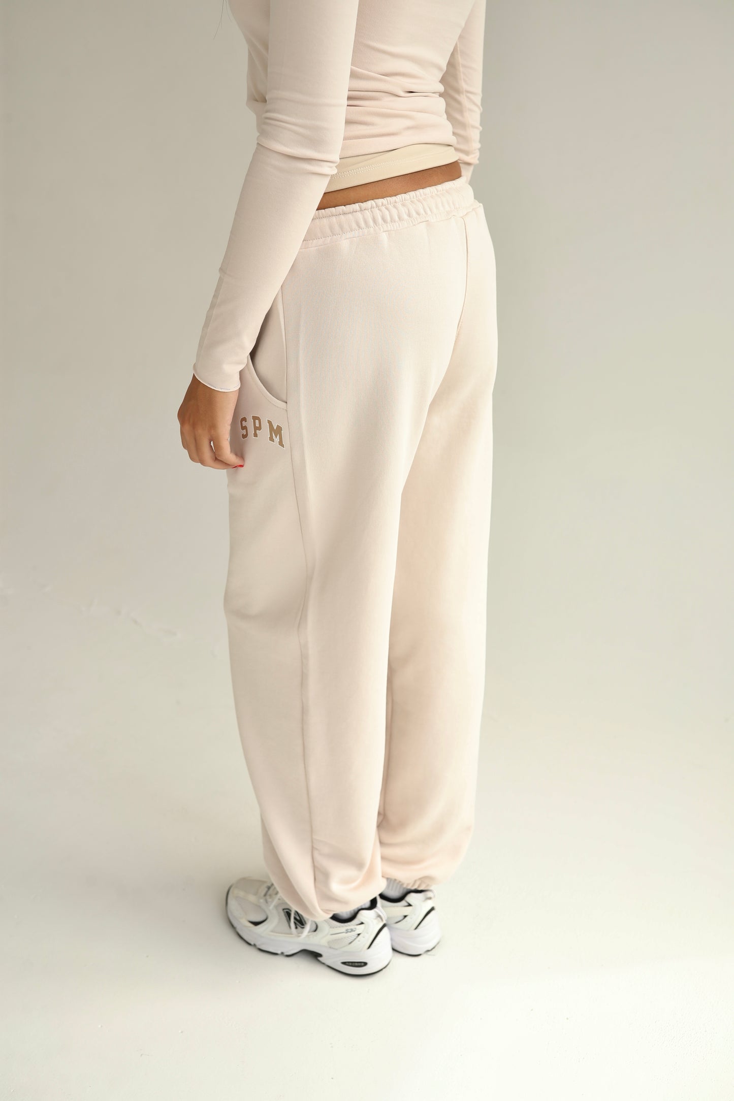 Vanilla cream sweatpants with rubber bottom
