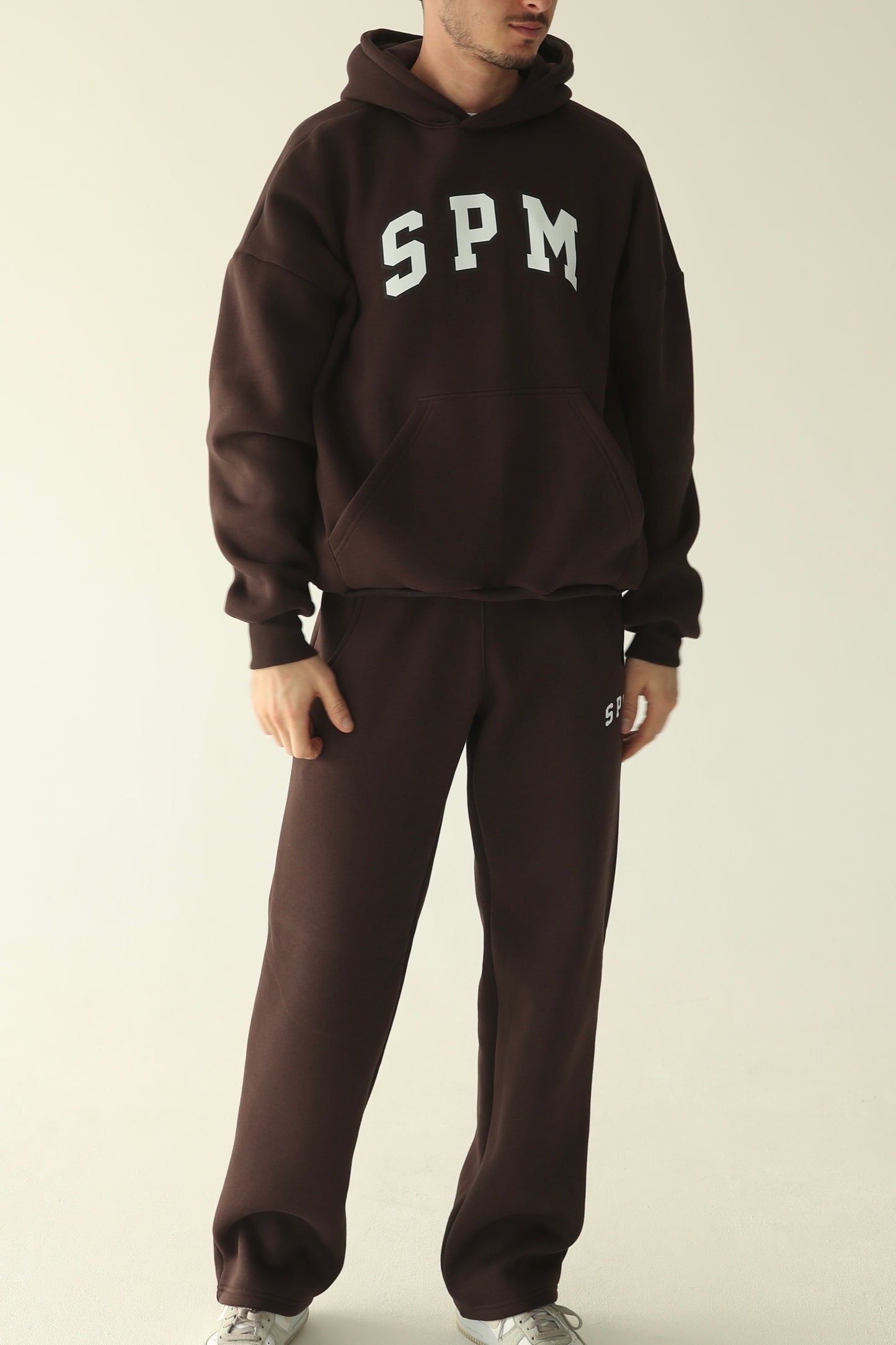 ყავისფერი დათბილული ჰუდი