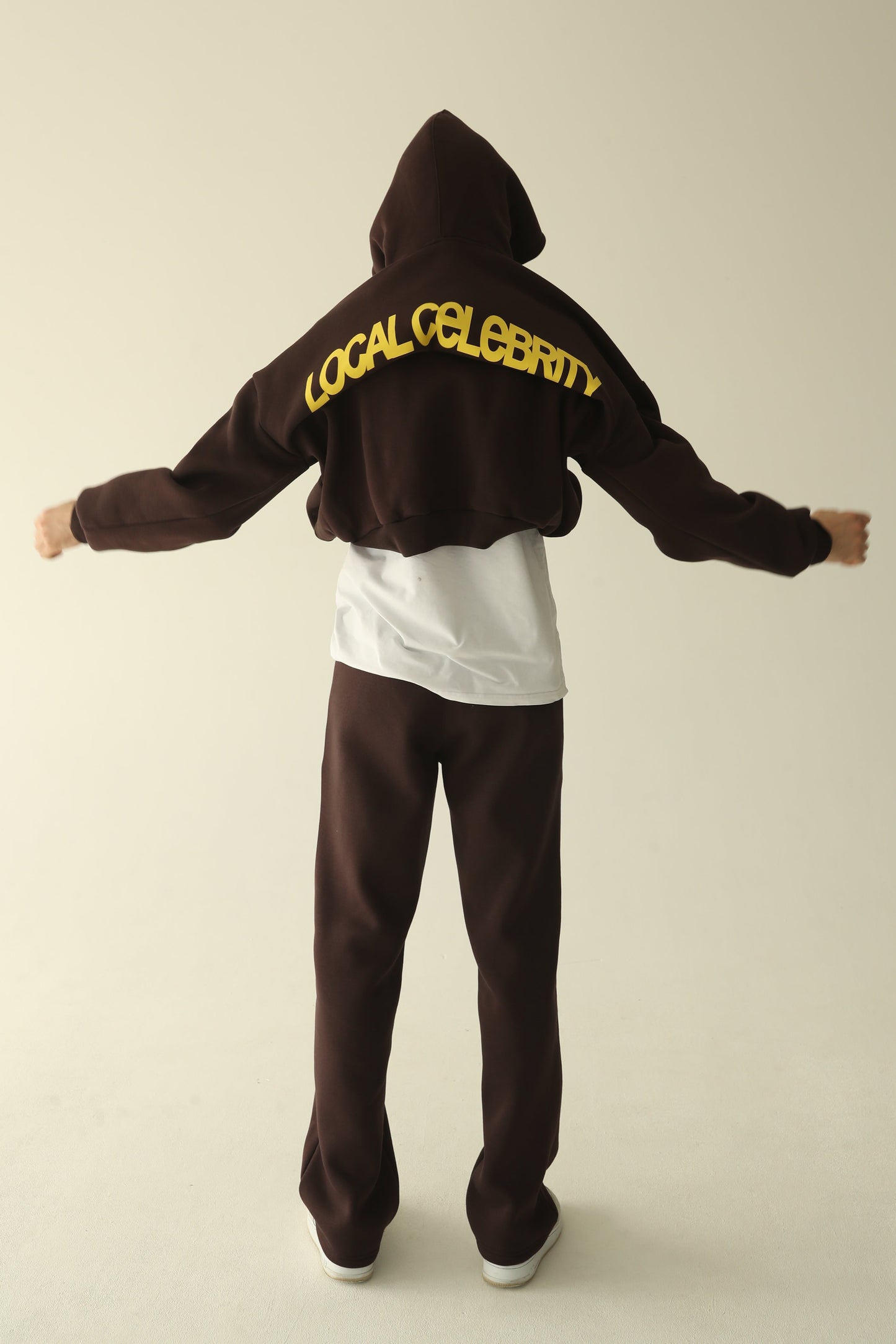 ყავისფერი დათბილული ჰუდი