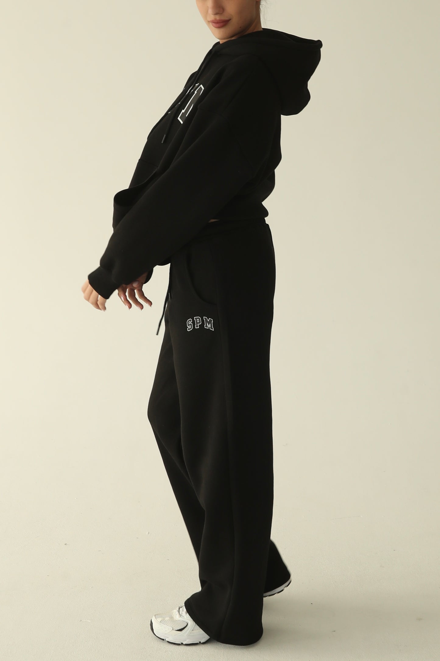 Black warm oversize hoodie