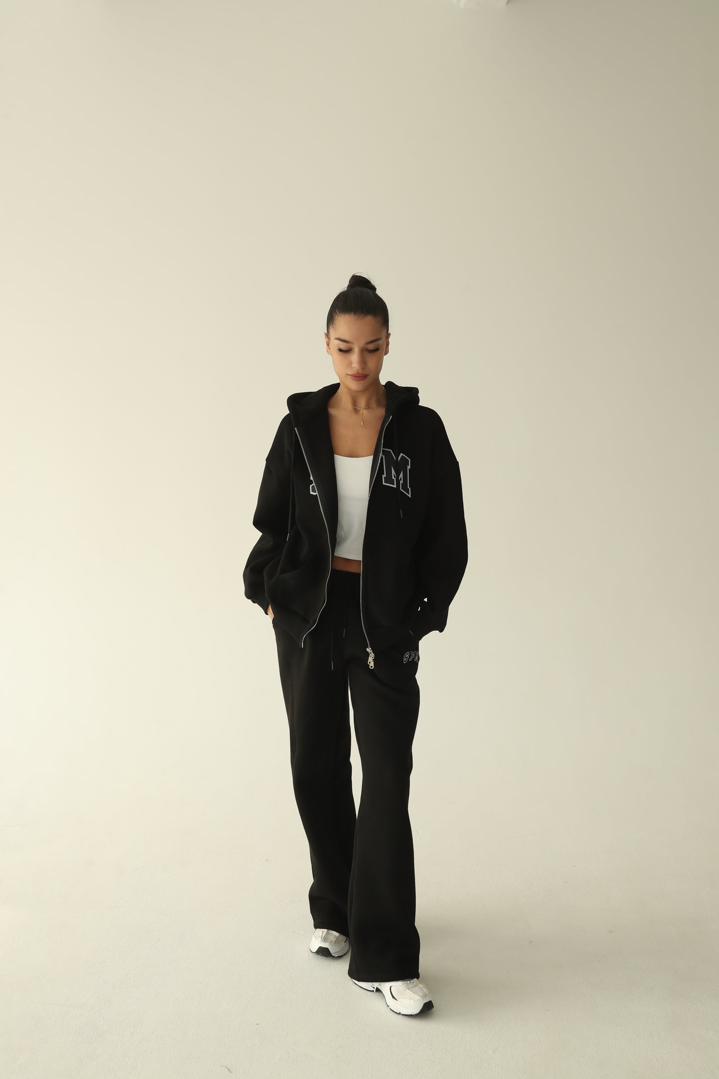 Black warm oversize zip-up hoodie