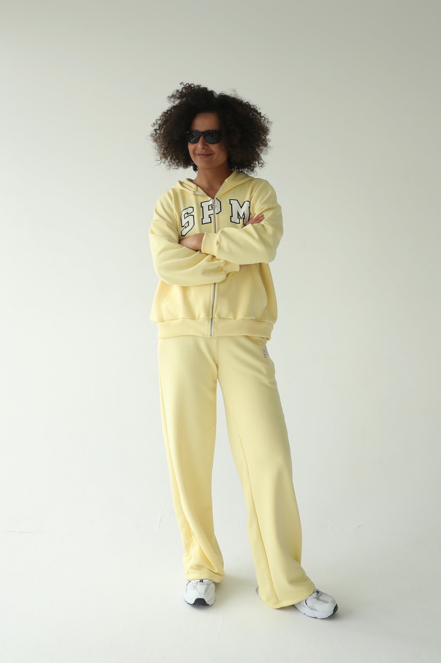 ლიმონისფერი სწორი სპორტული შარვალი