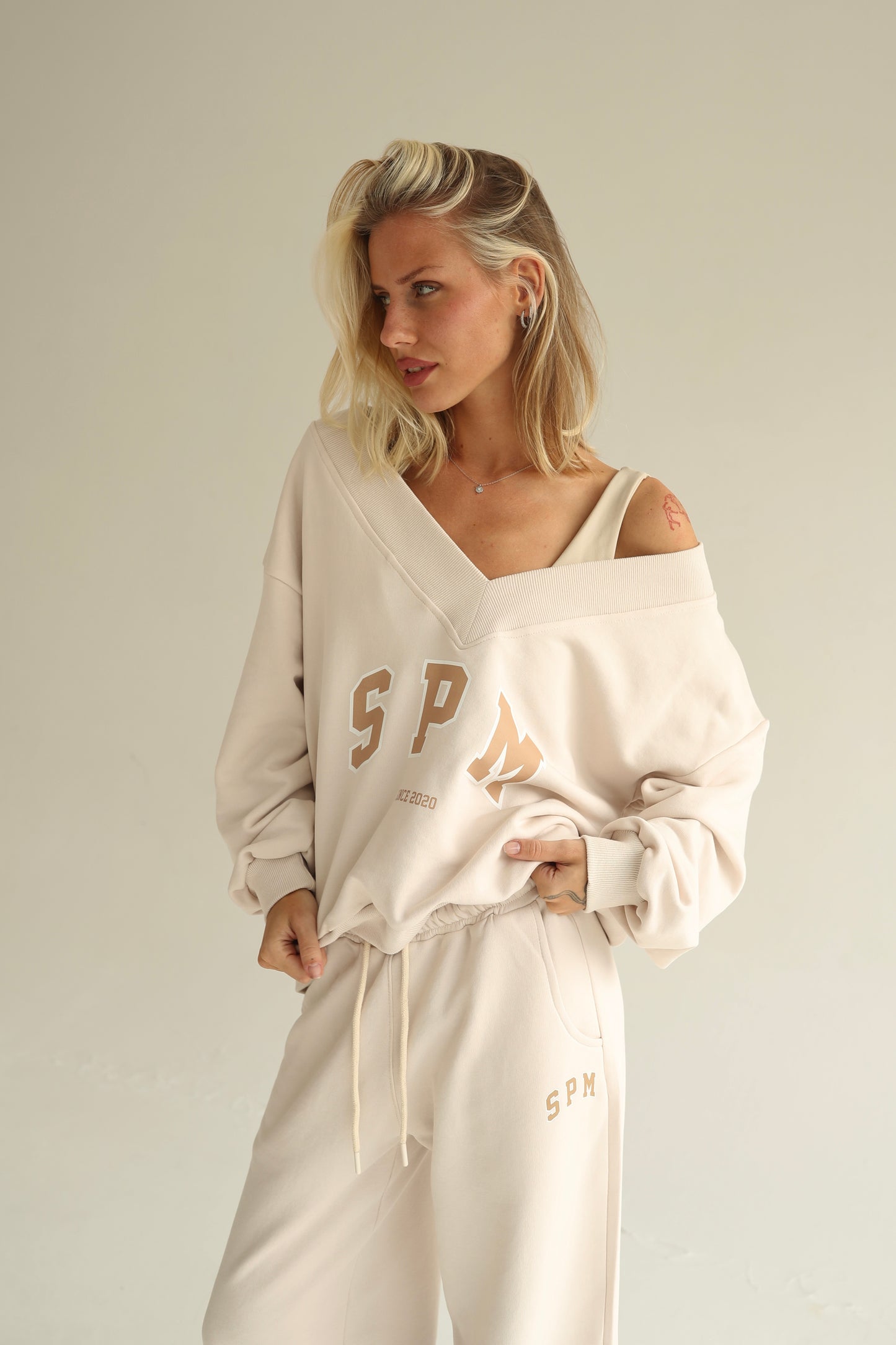 Vanilla cream V neck sweatshirt