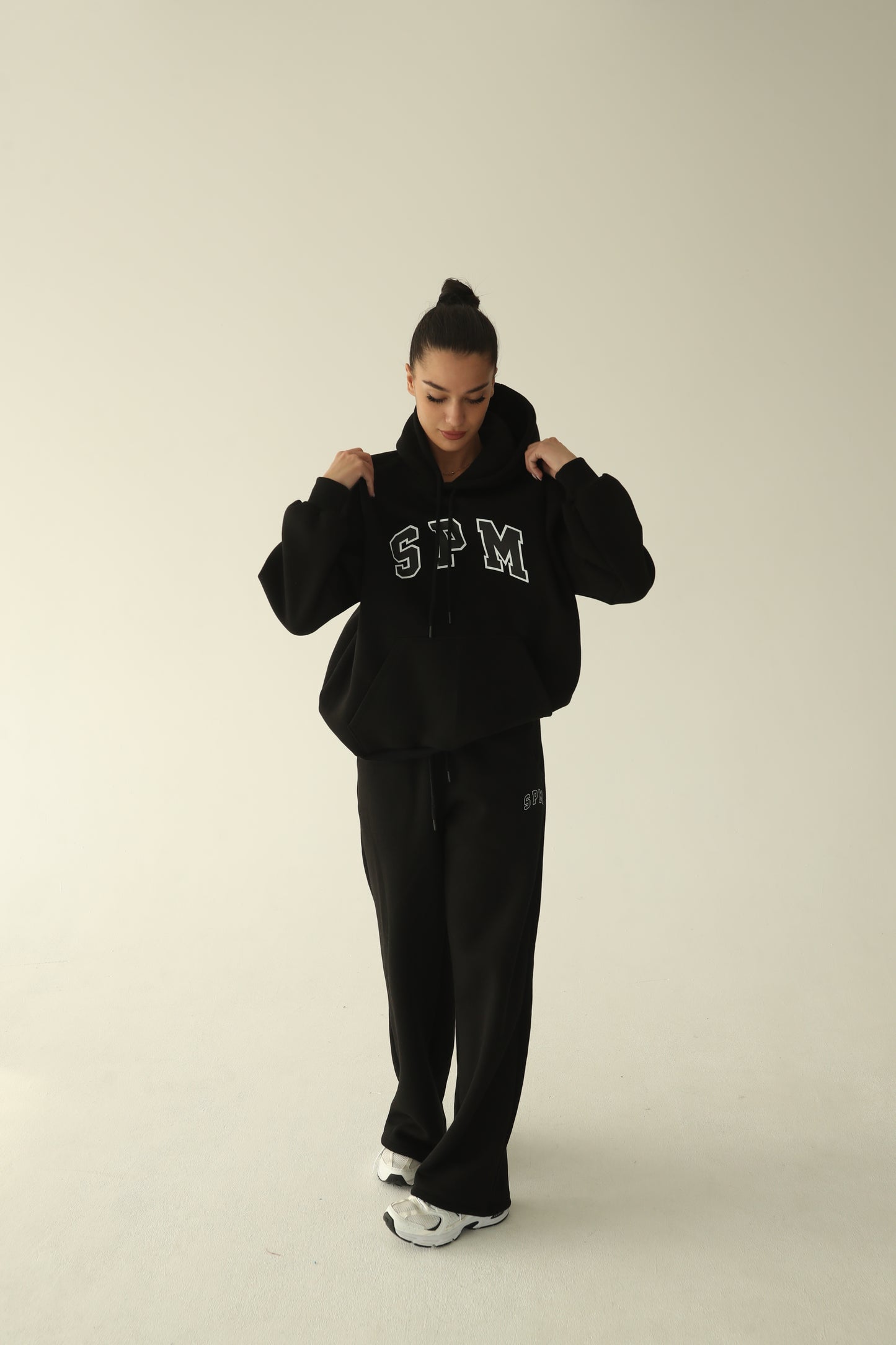 Black warm oversize hoodie