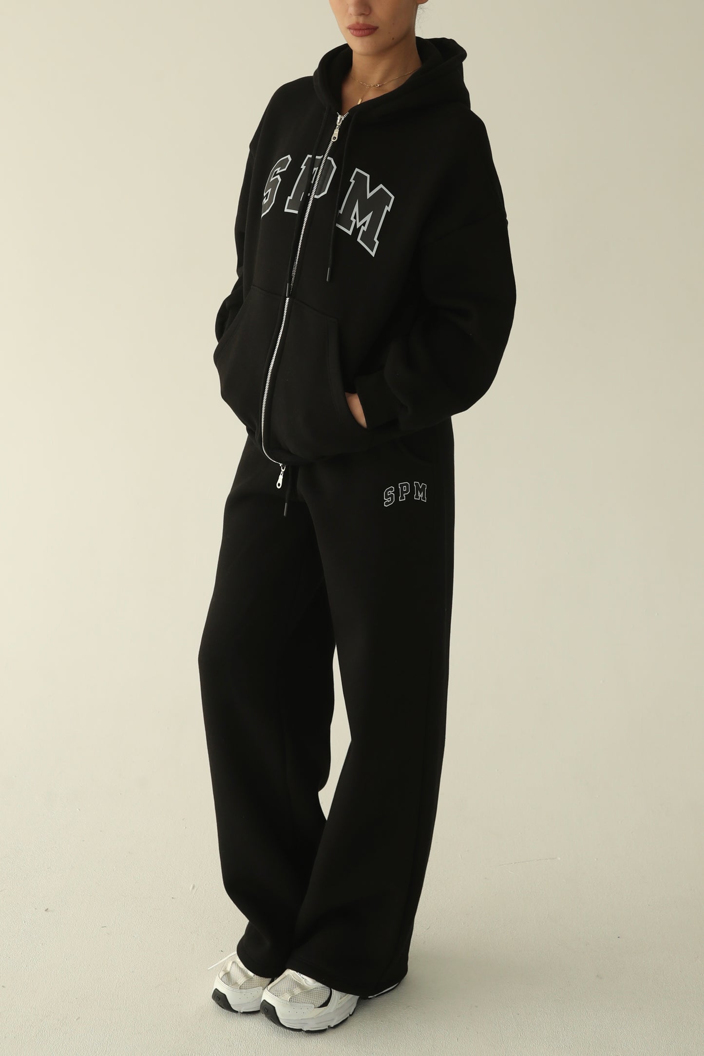 Black warm oversize zip-up hoodie