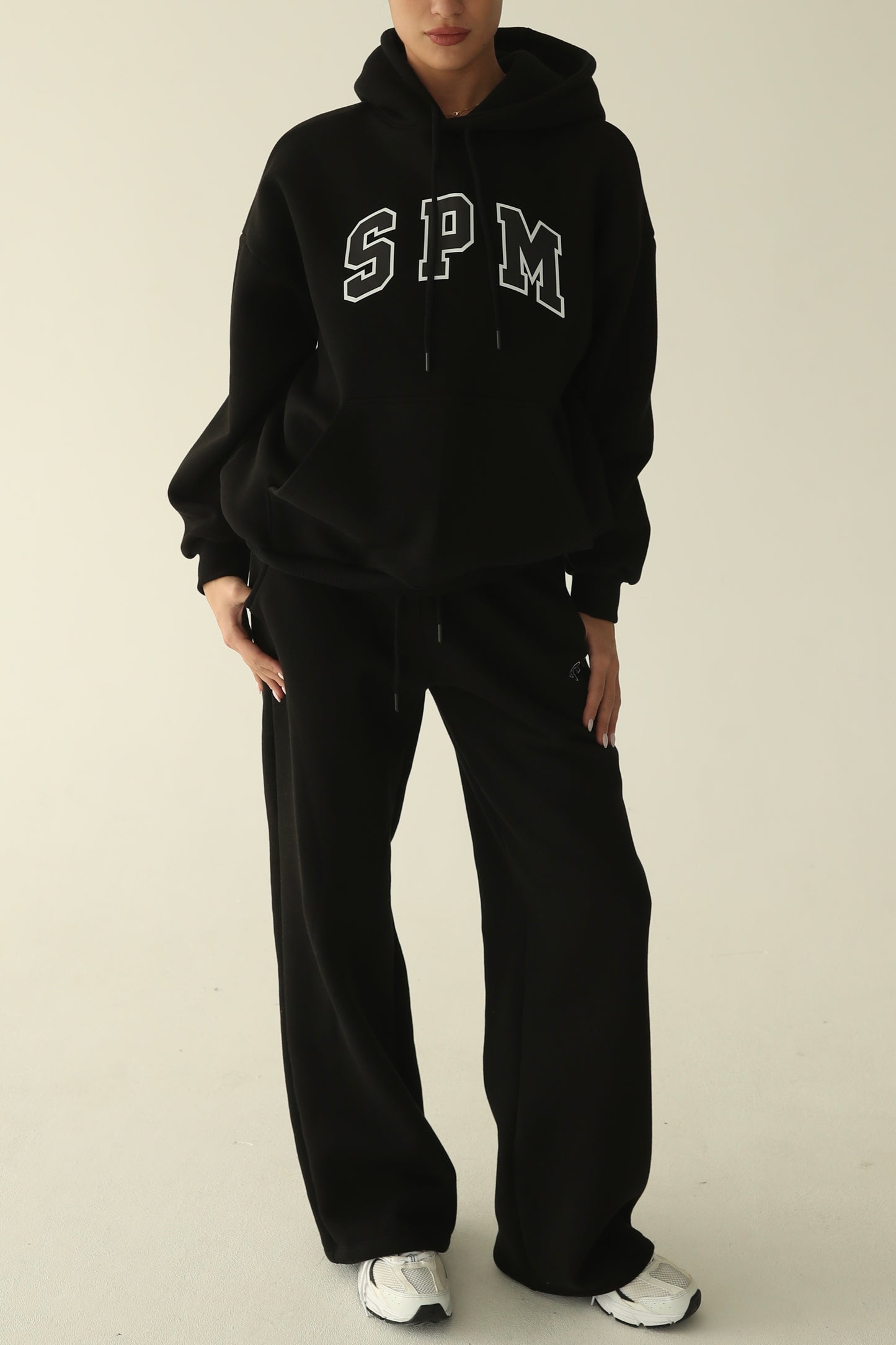 Black warm oversize hoodie