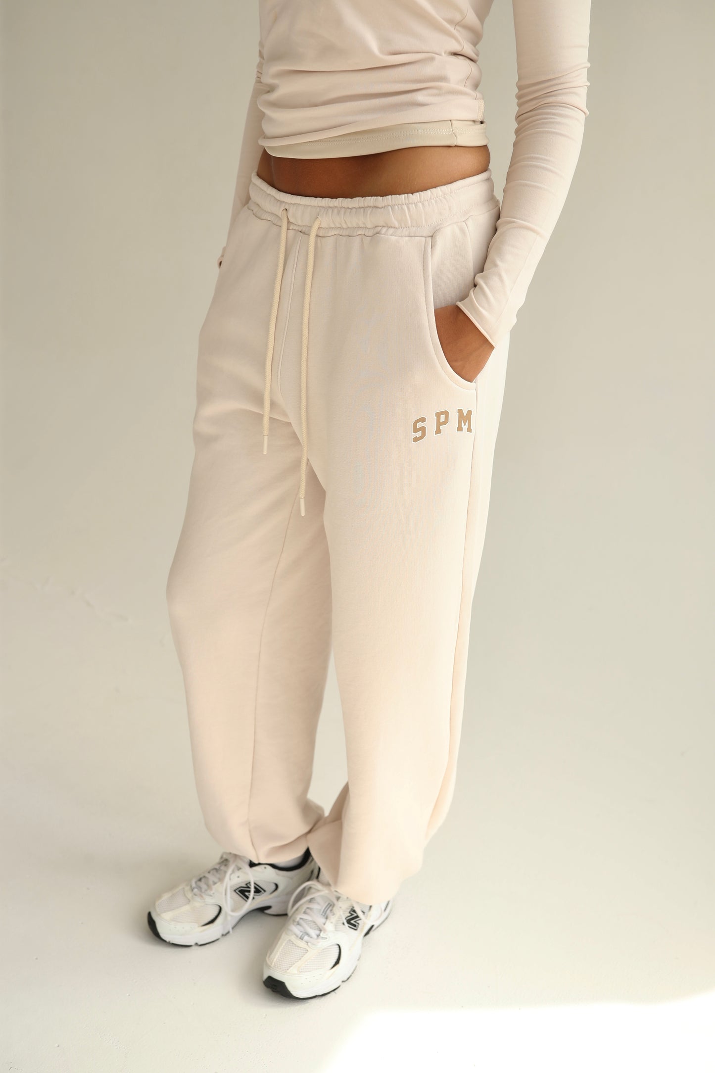 Vanilla cream sweatpants with rubber bottom