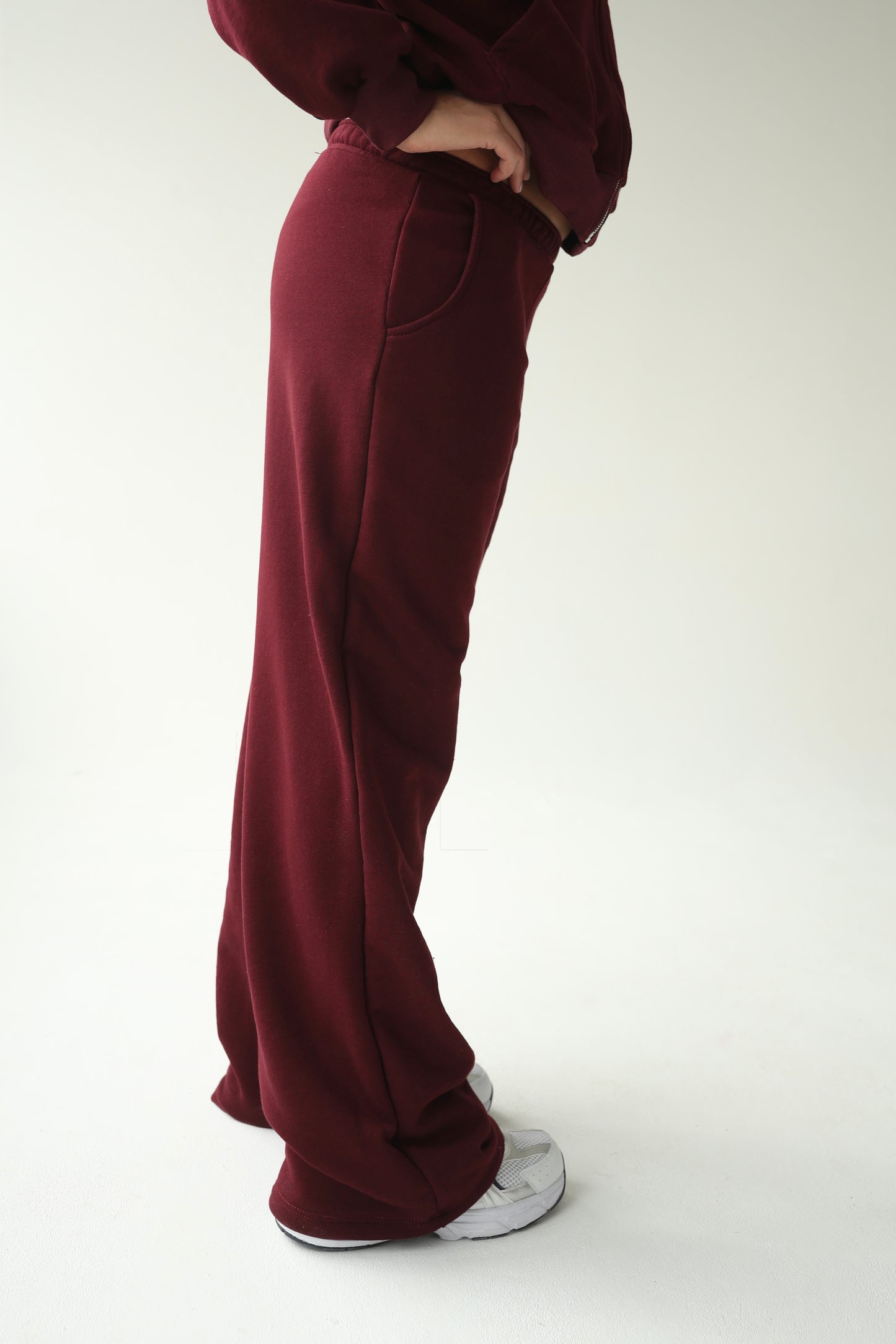 შინდისფერი სწორი სპორტული შარვალი