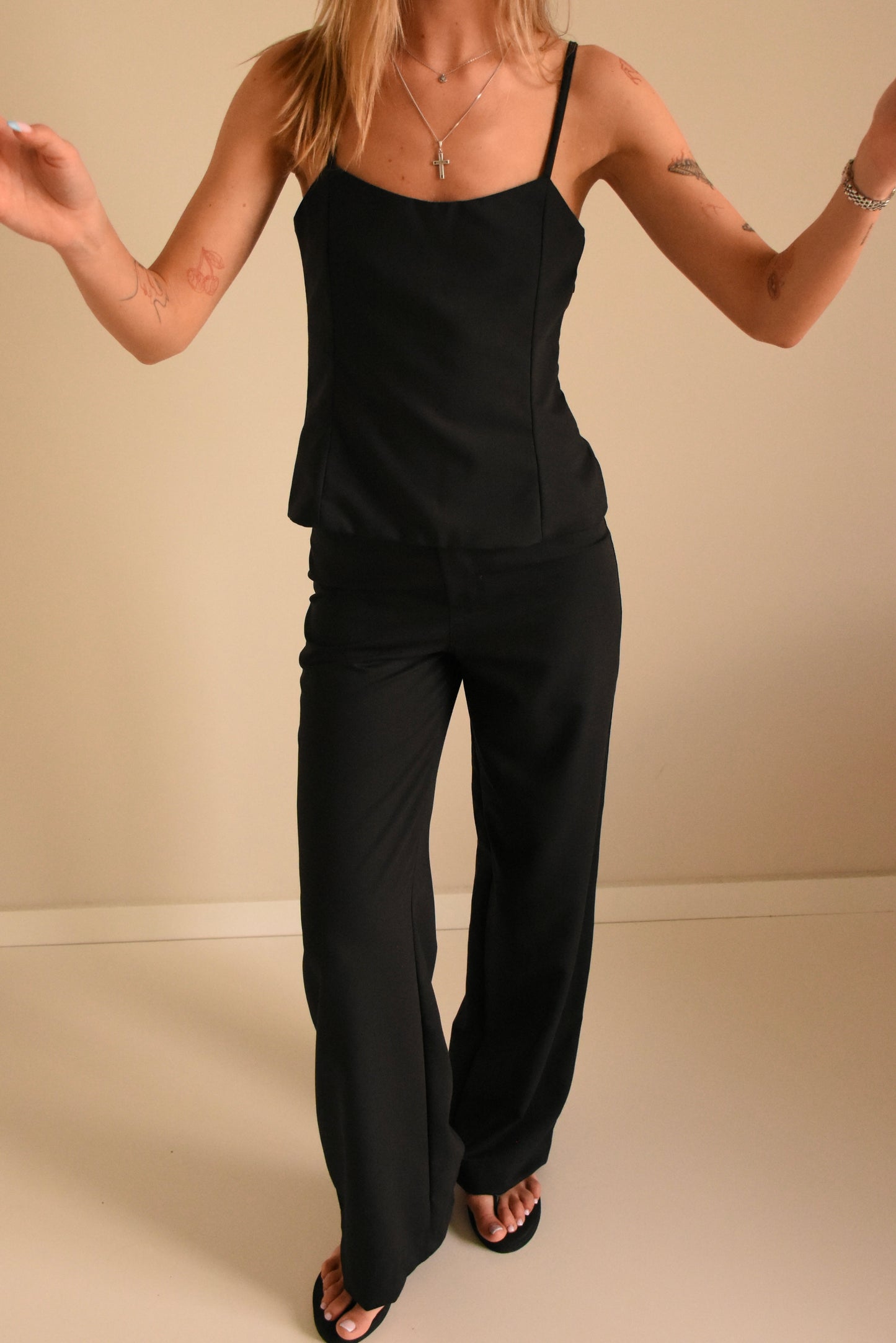 Black relaxed Mid-Rise Trousers