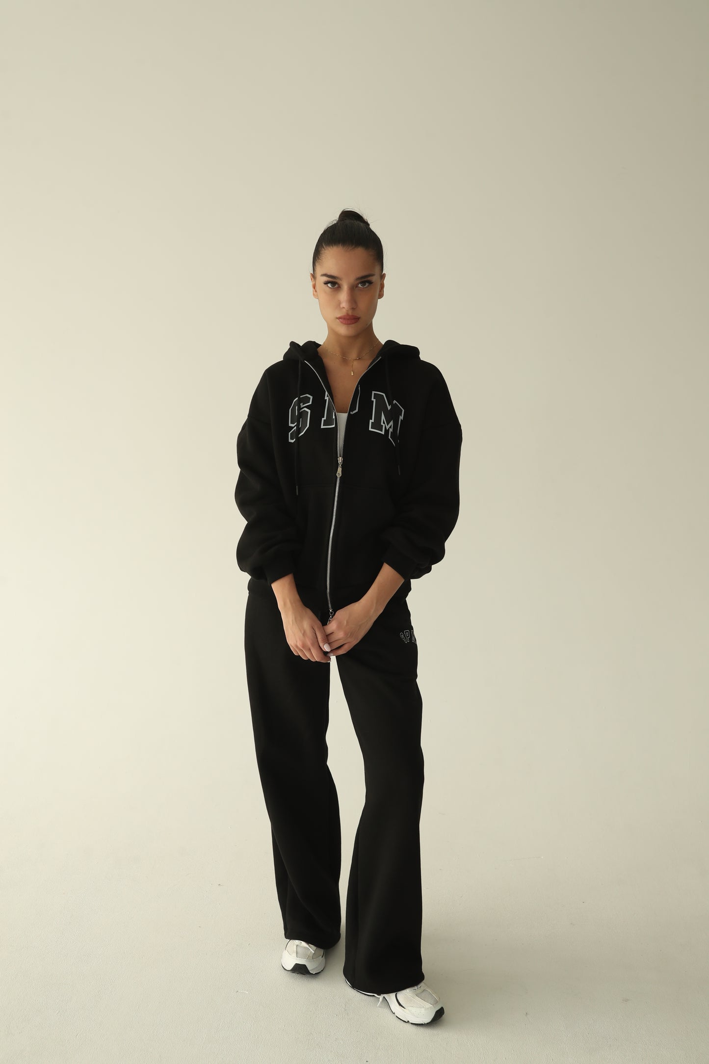 Black warm oversize zip-up hoodie