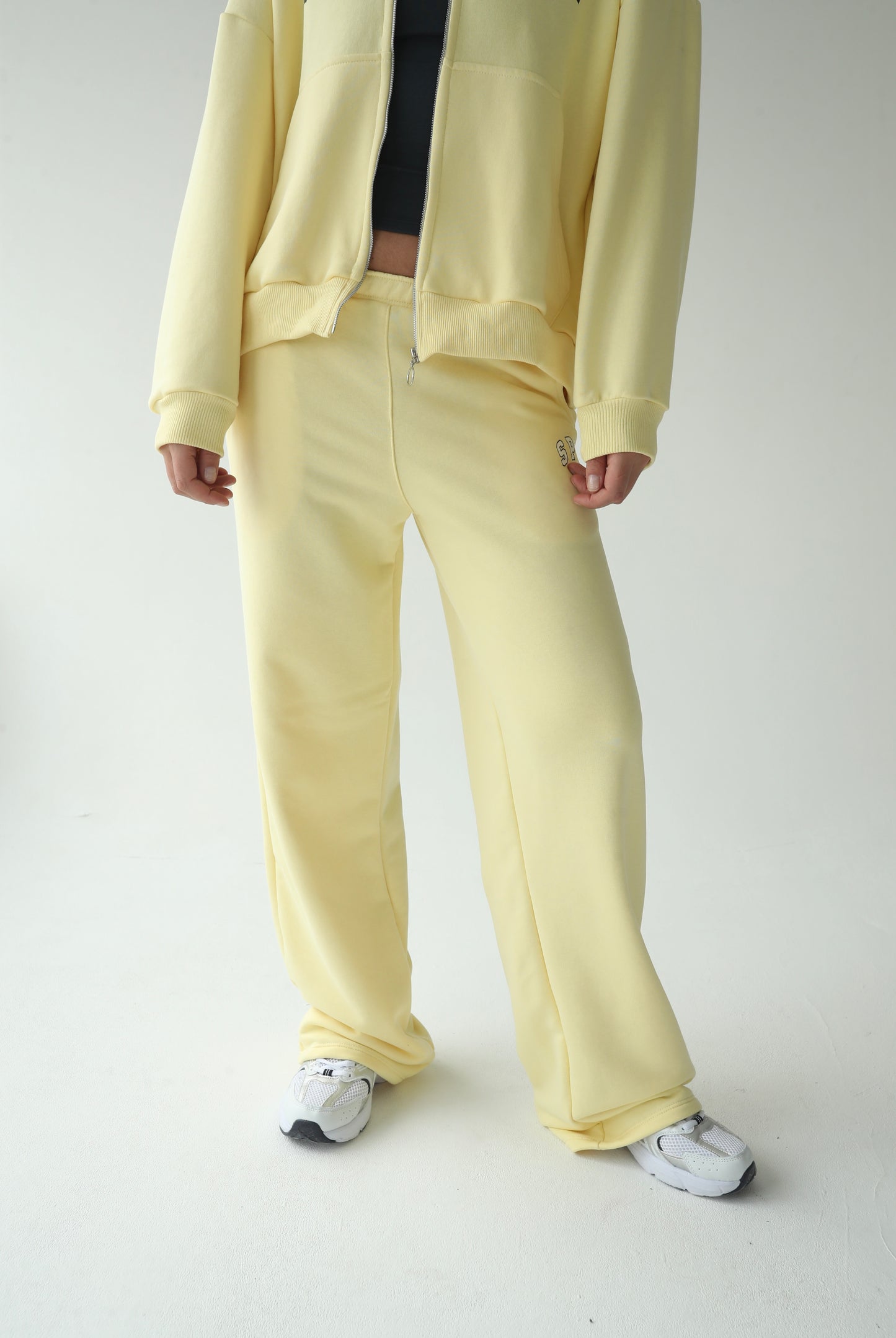 ლიმონისფერი სწორი სპორტული შარვალი