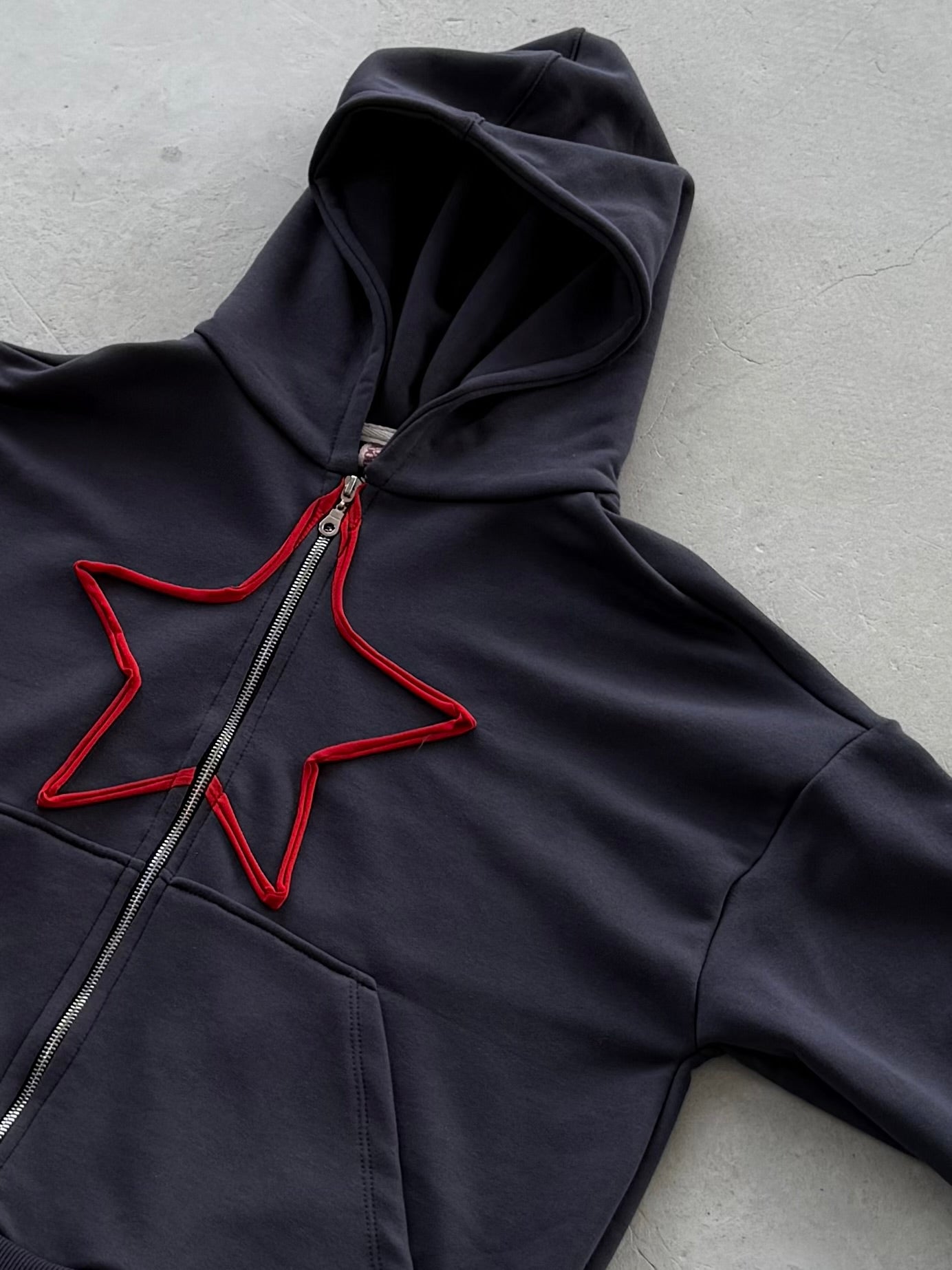 მუქი ნაცრისფერი ოვერსაიზ ჟაკეტი - წითელი ვარსკვლავი