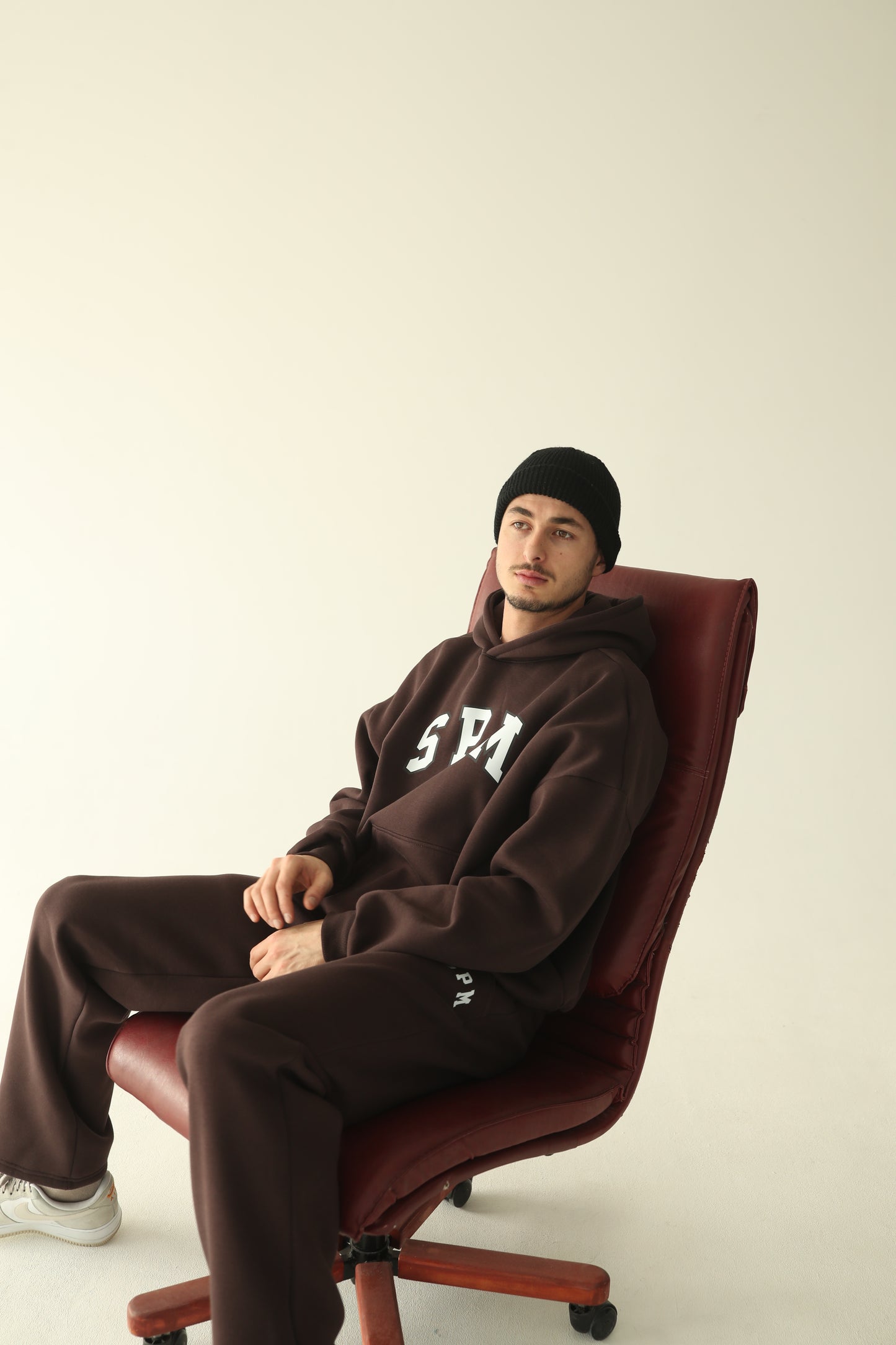 ყავისფერი დათბილული ჰუდი