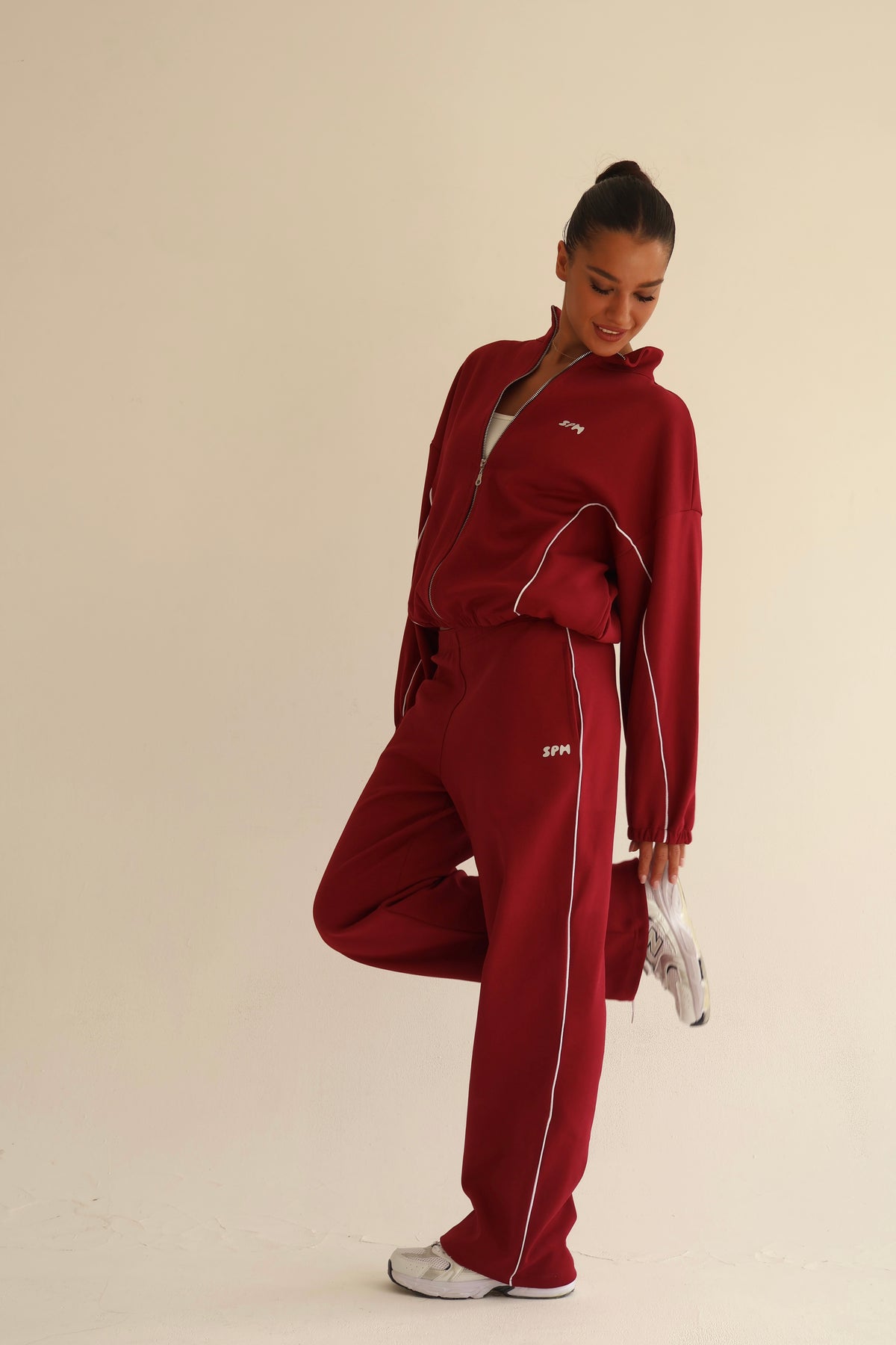 ალუბლისფერი ჟაკეტი ზოლით