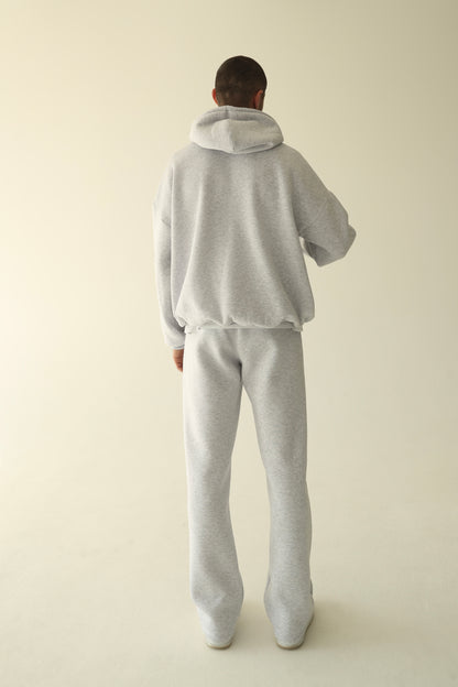 ნაცრისფერი დათბილული ჰუდი