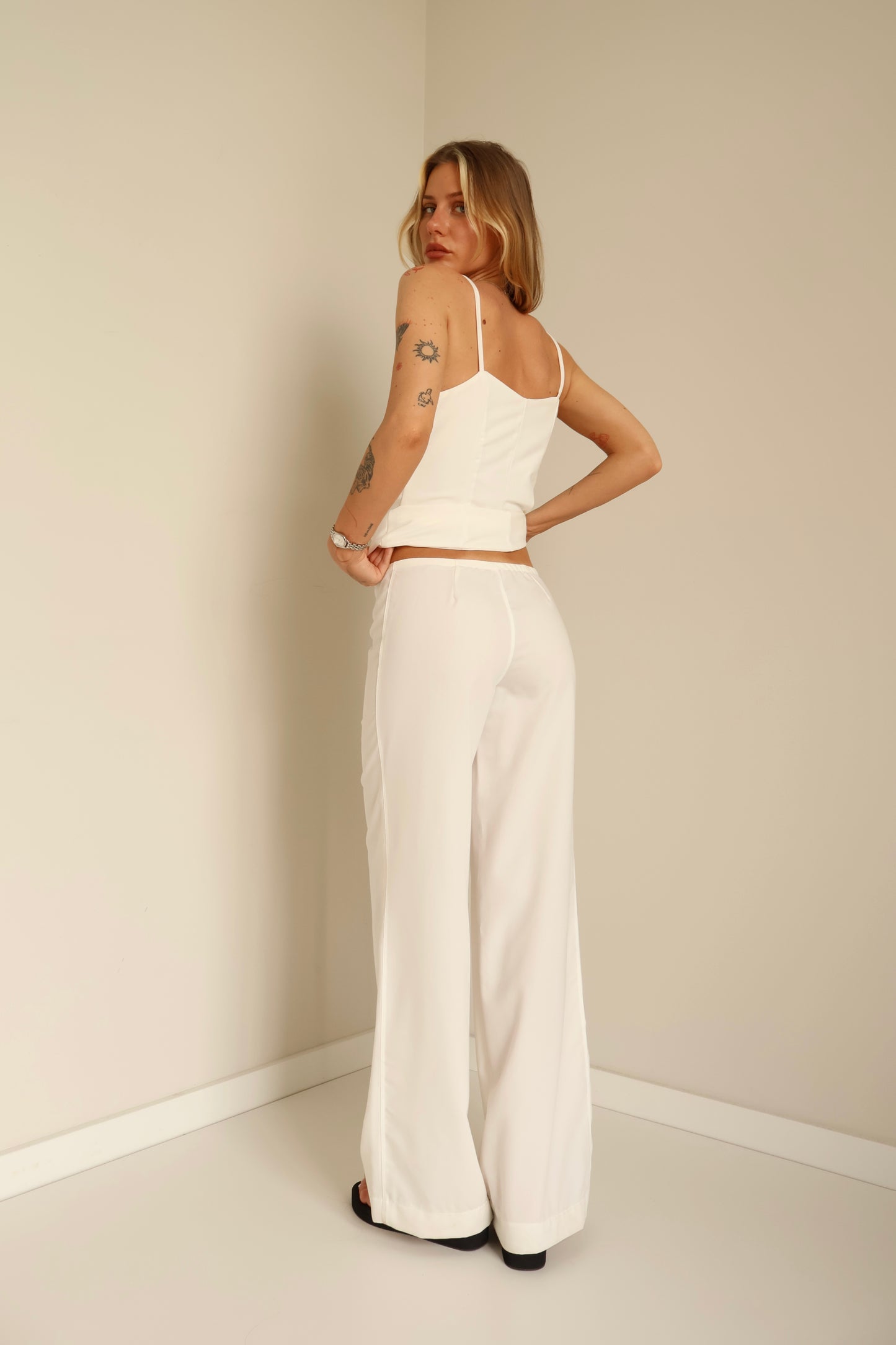 White relaxed Mid-Rise Trousers