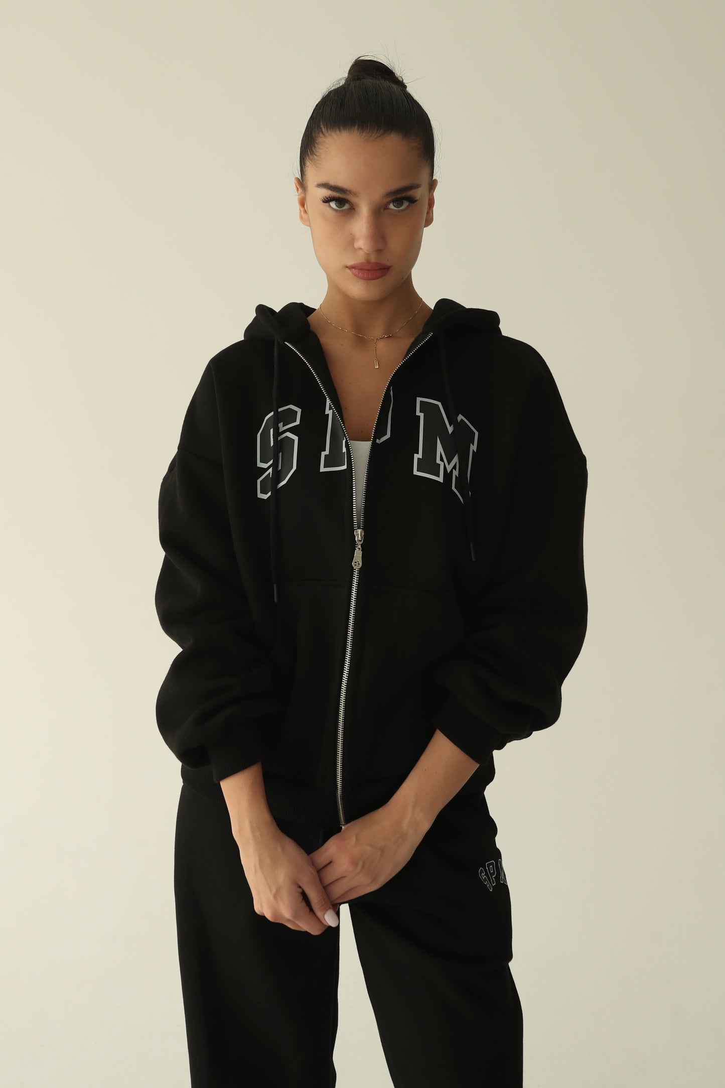 Black warm oversize zip-up hoodie