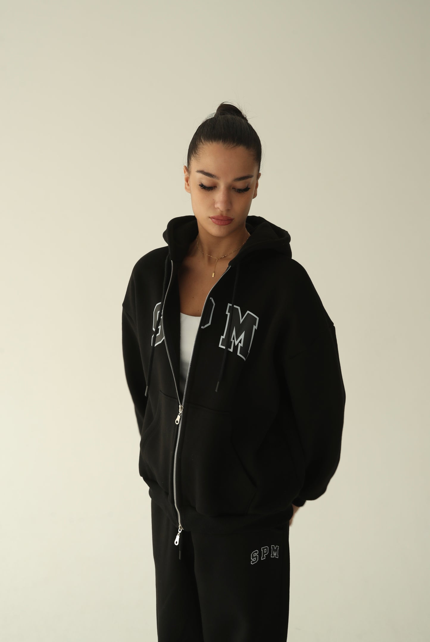 Black warm oversize zip-up hoodie