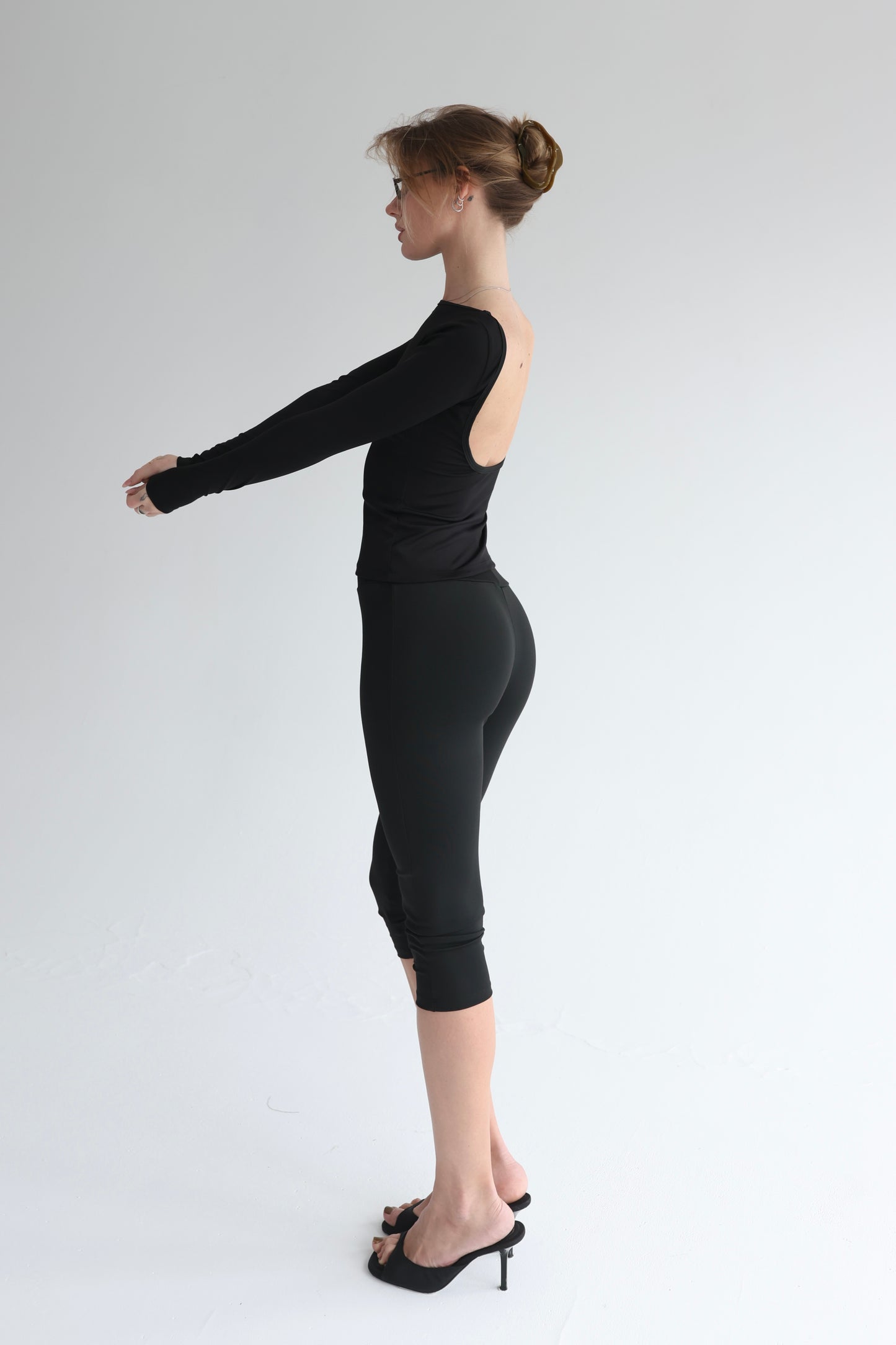 Black capri pants