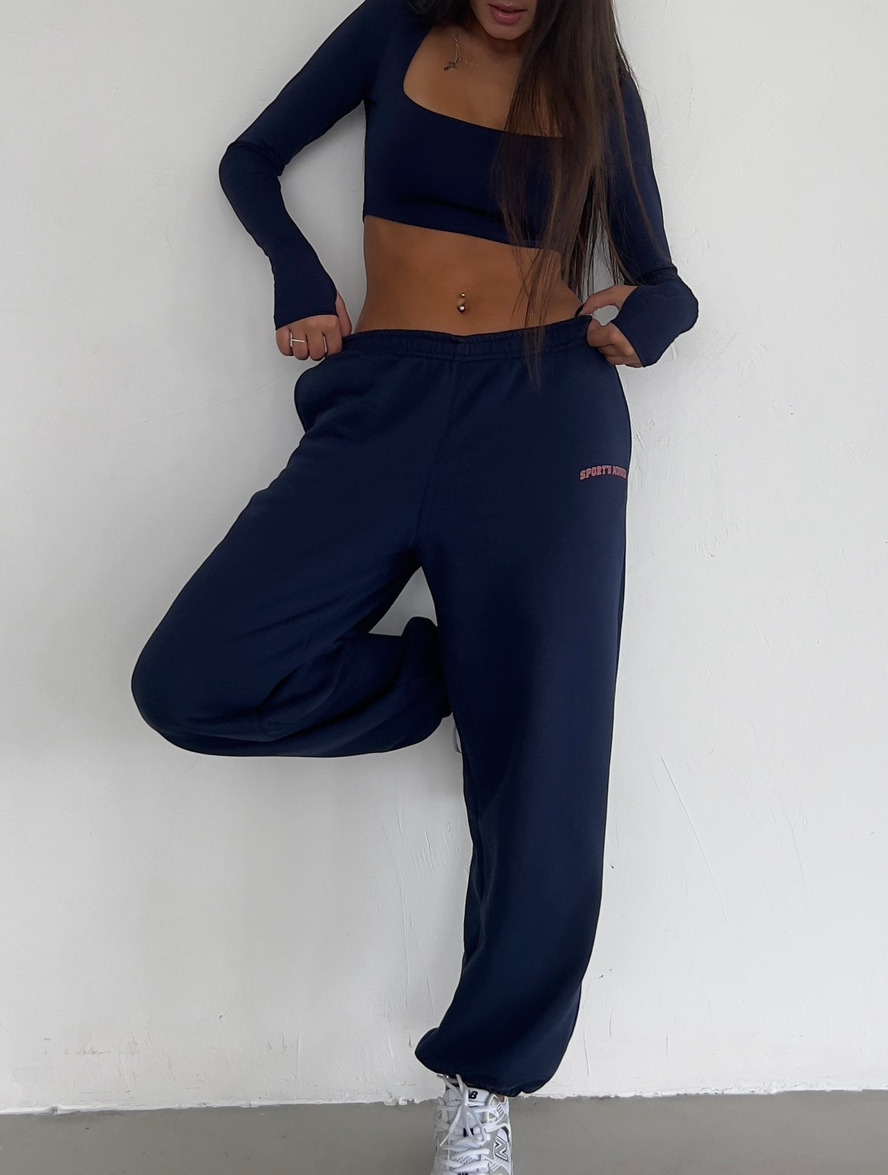 Navy blue sweatpants with rubber bottom