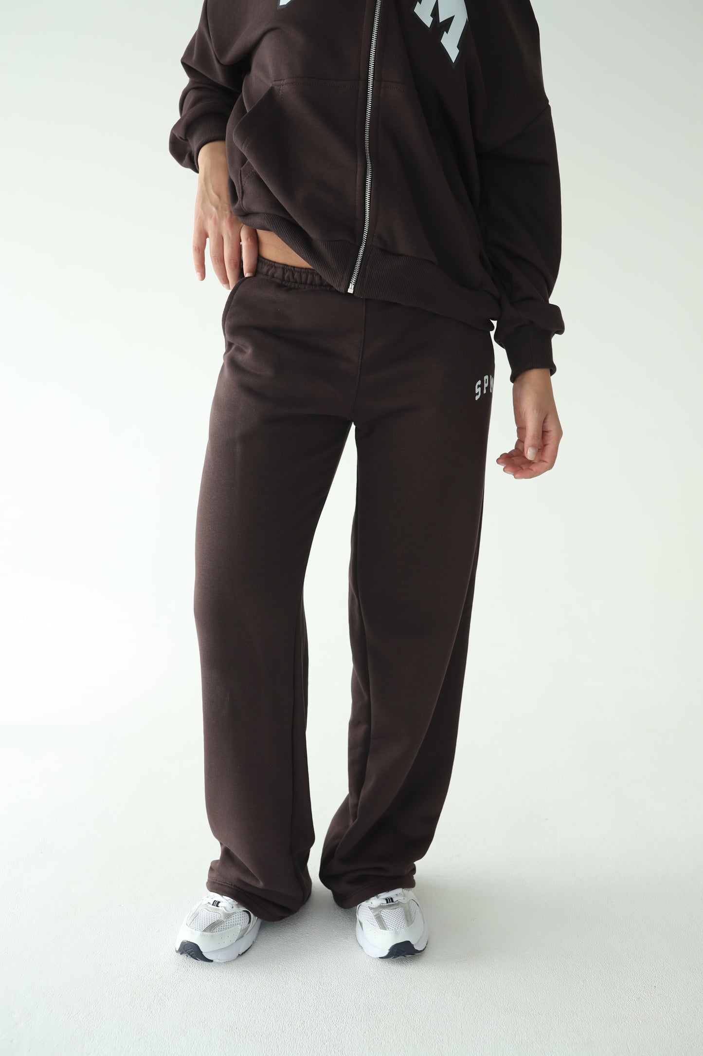 მუქი ყავისფერი ოვერსაიზ ჟაკეტი